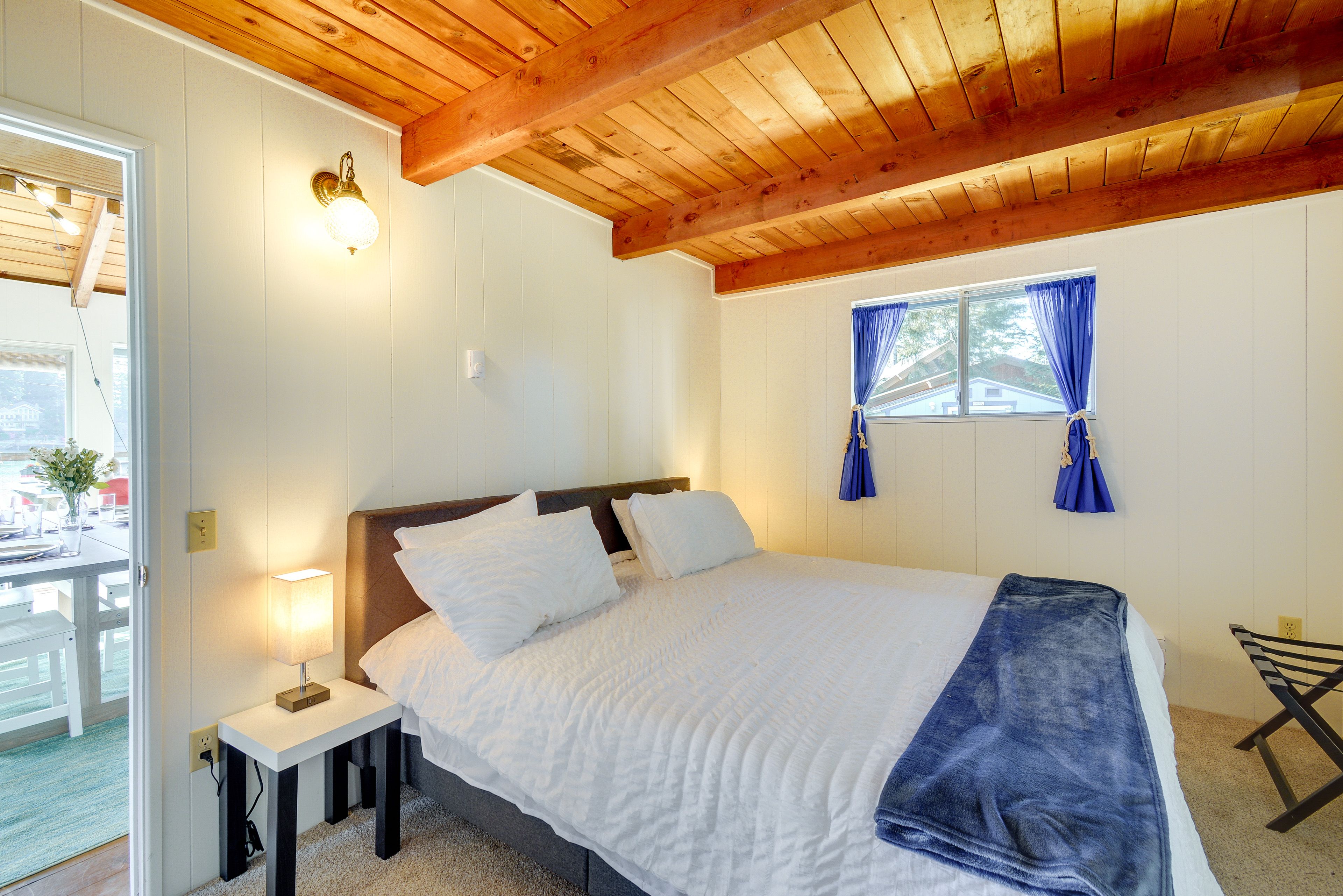 Bedroom 1 | King Bed