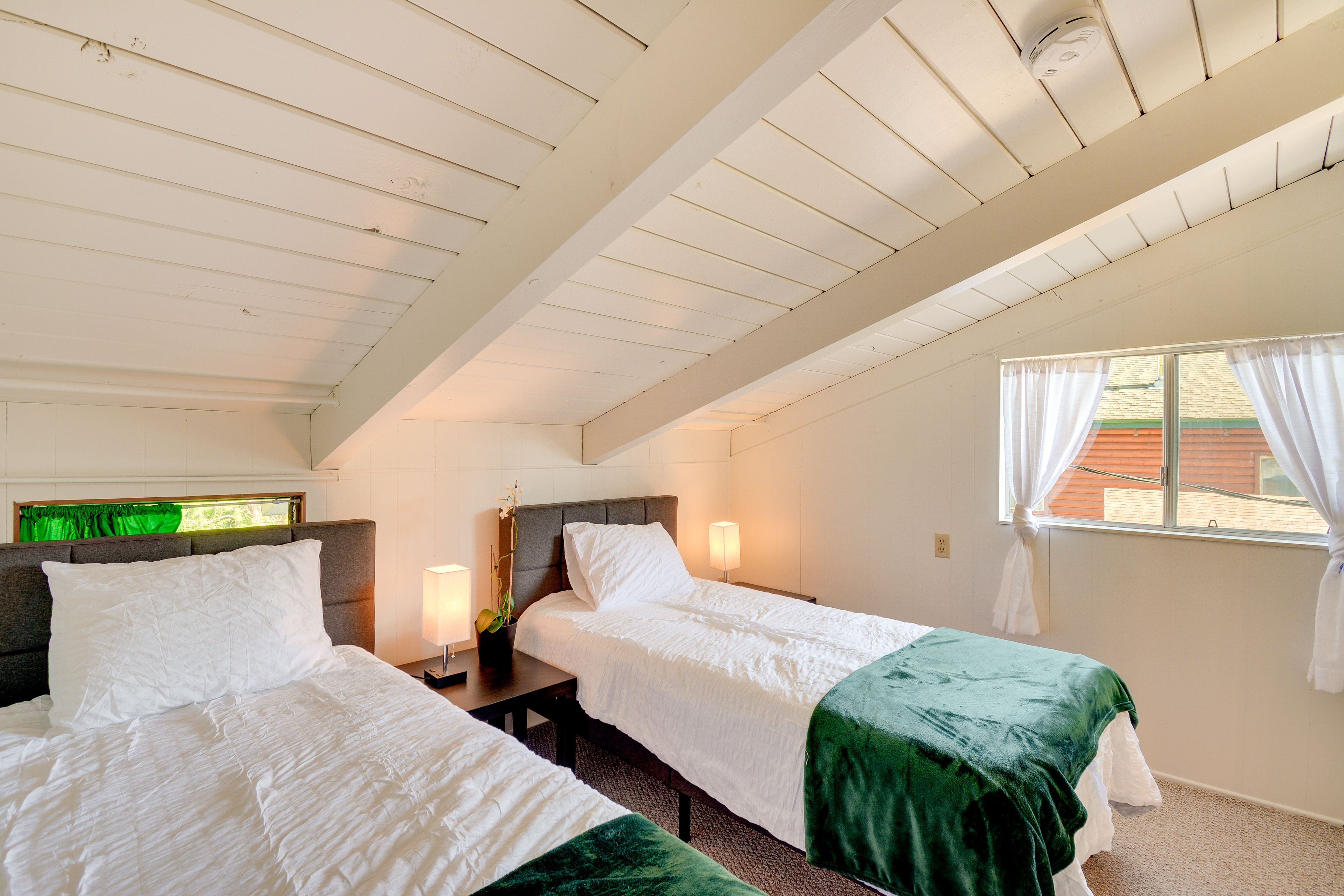 Bedroom 3 | 2 Twin Beds (Convert to King Bed)