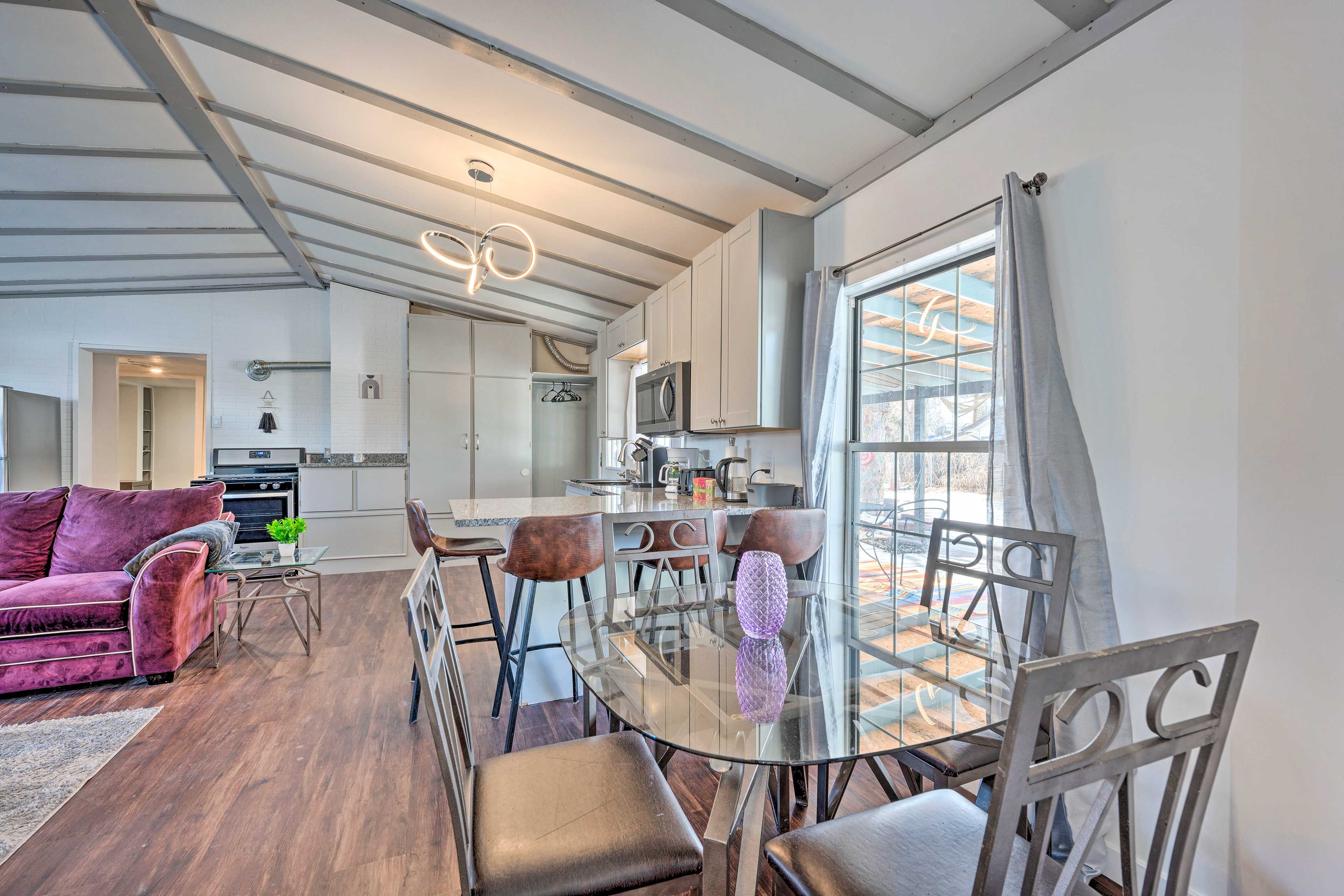 Dining Area | Dishware & Flatware Provided