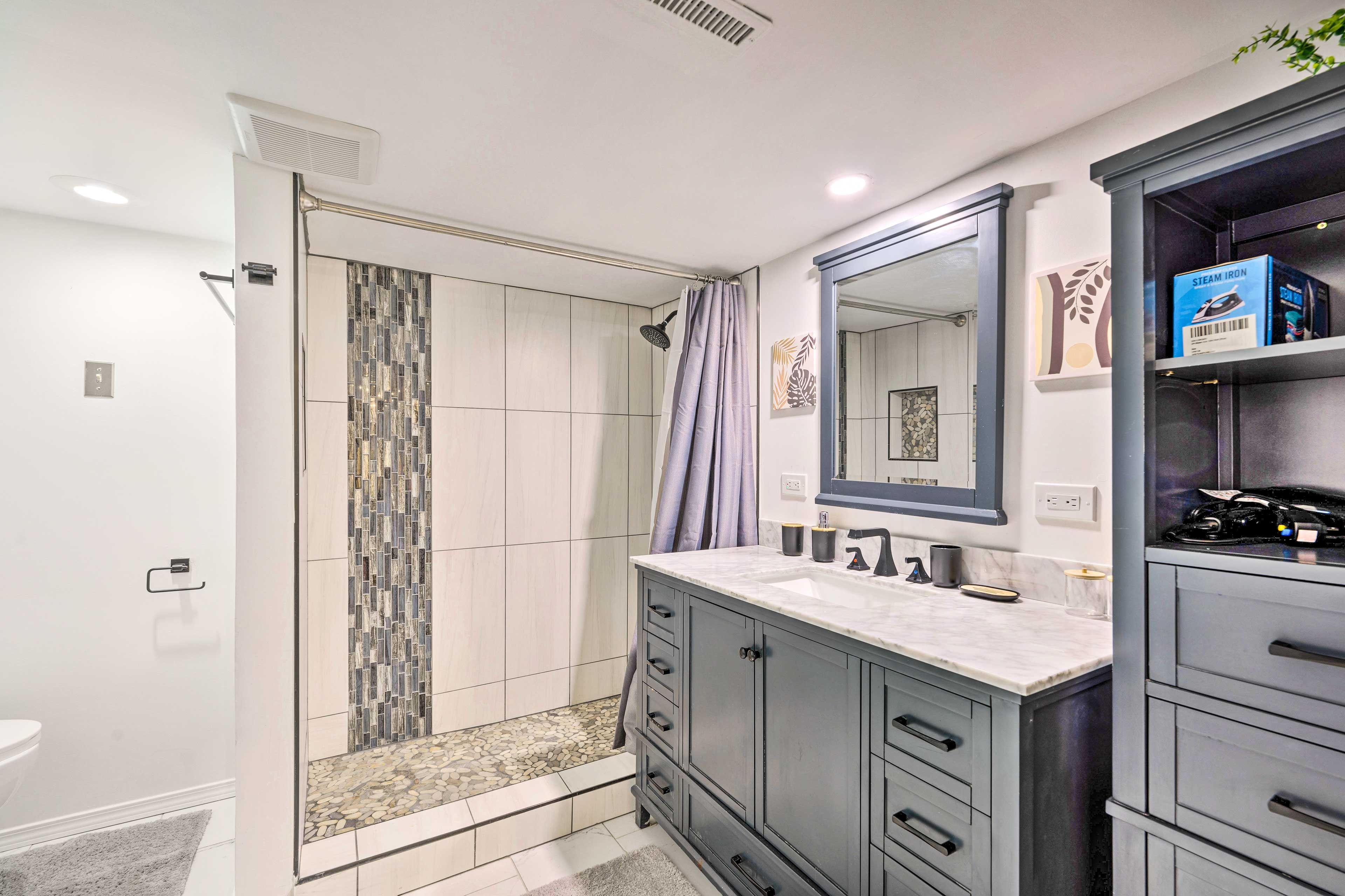 Full Bathroom | Washer & Dryer