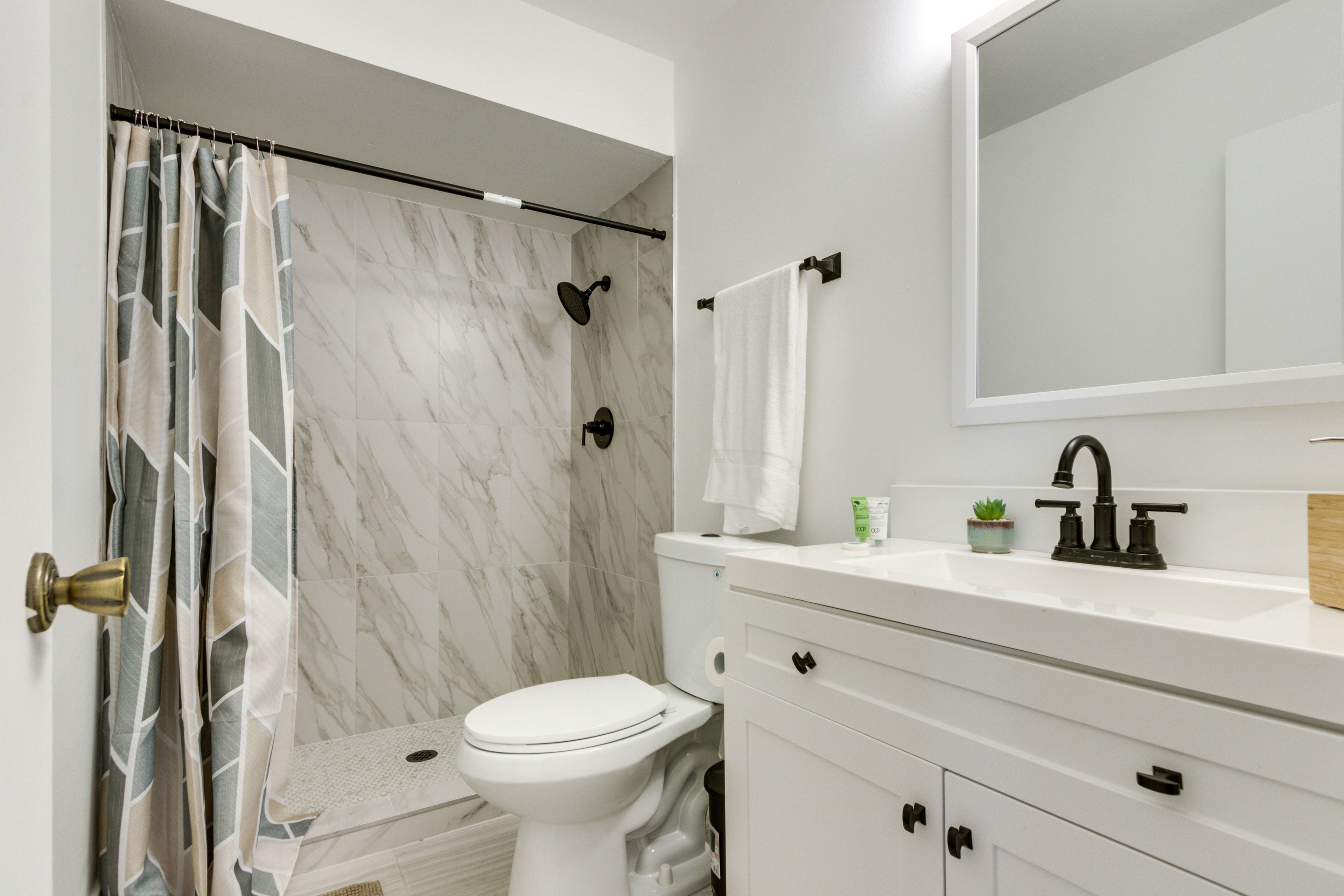 En-Suite Bathroom | Towels & Linens Provided