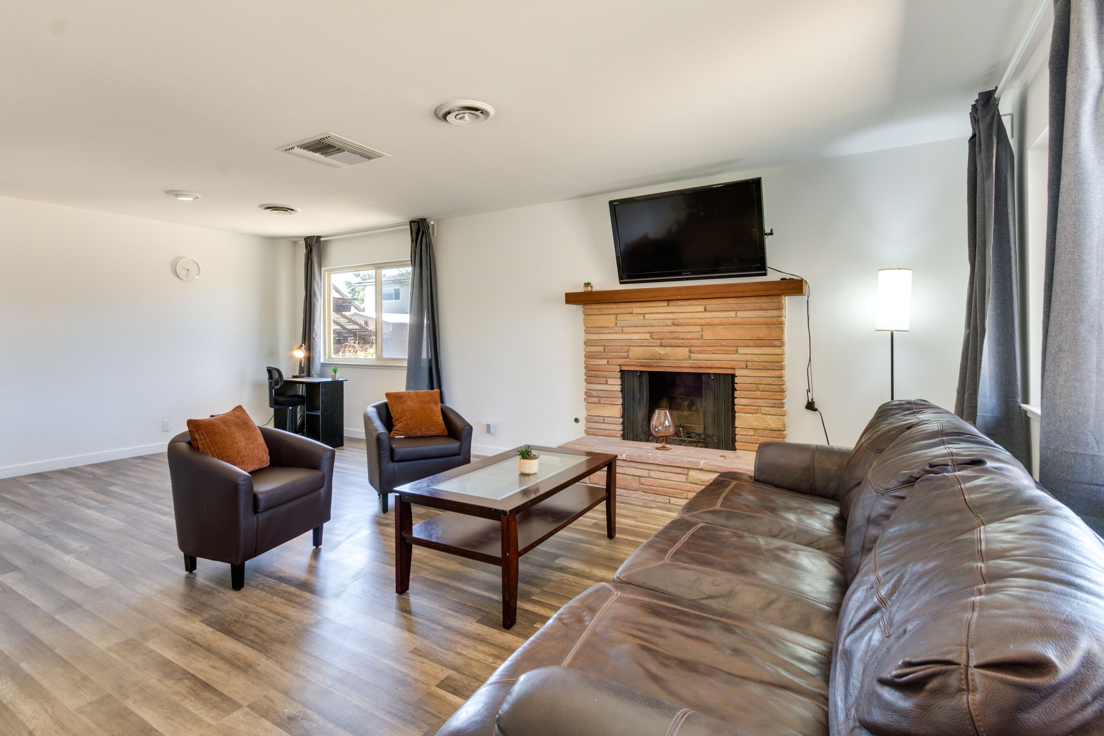 Living Room | Smart TV | Free WiFi | Dedicated Workspace