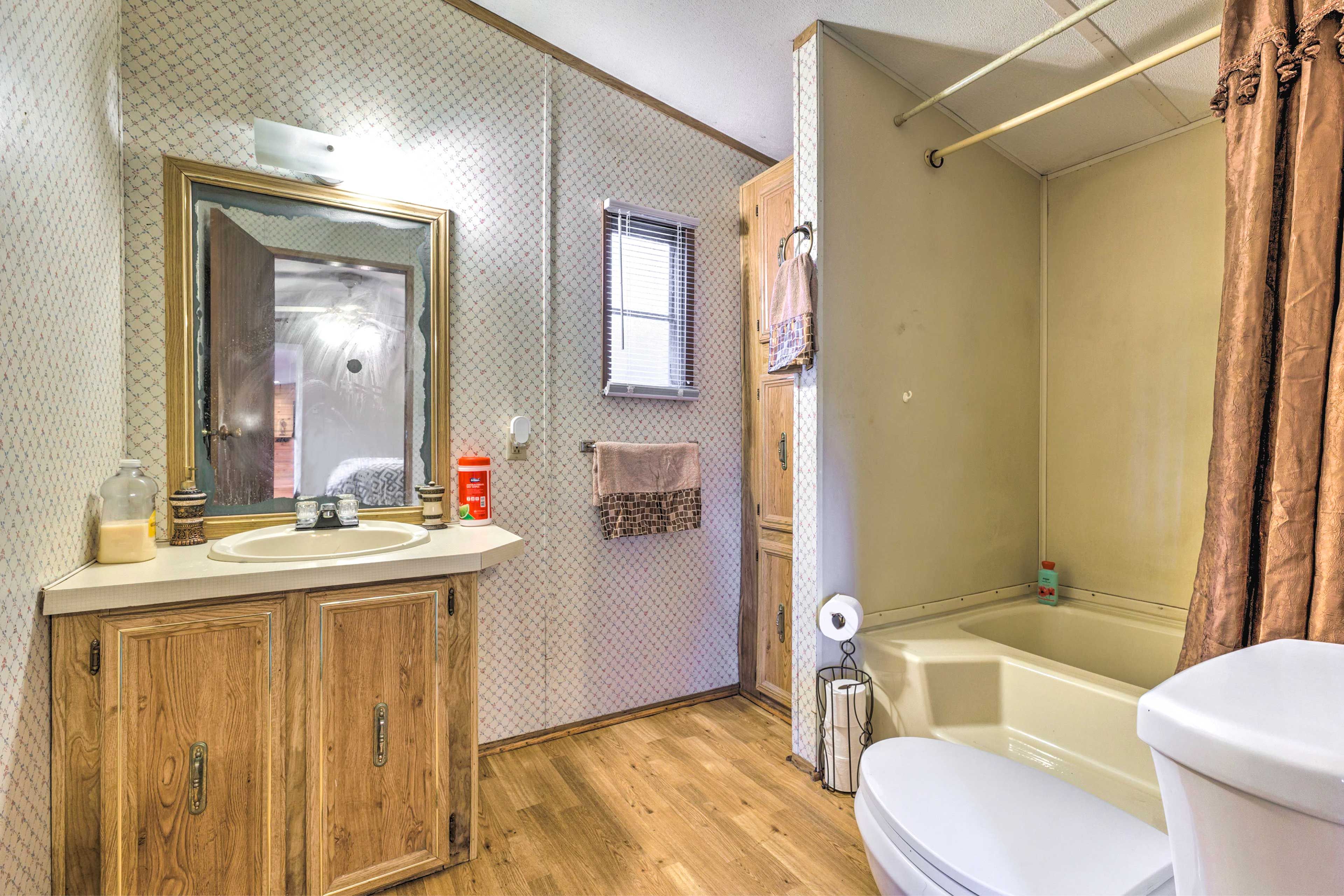 En-Suite Bathroom | Towels Provided