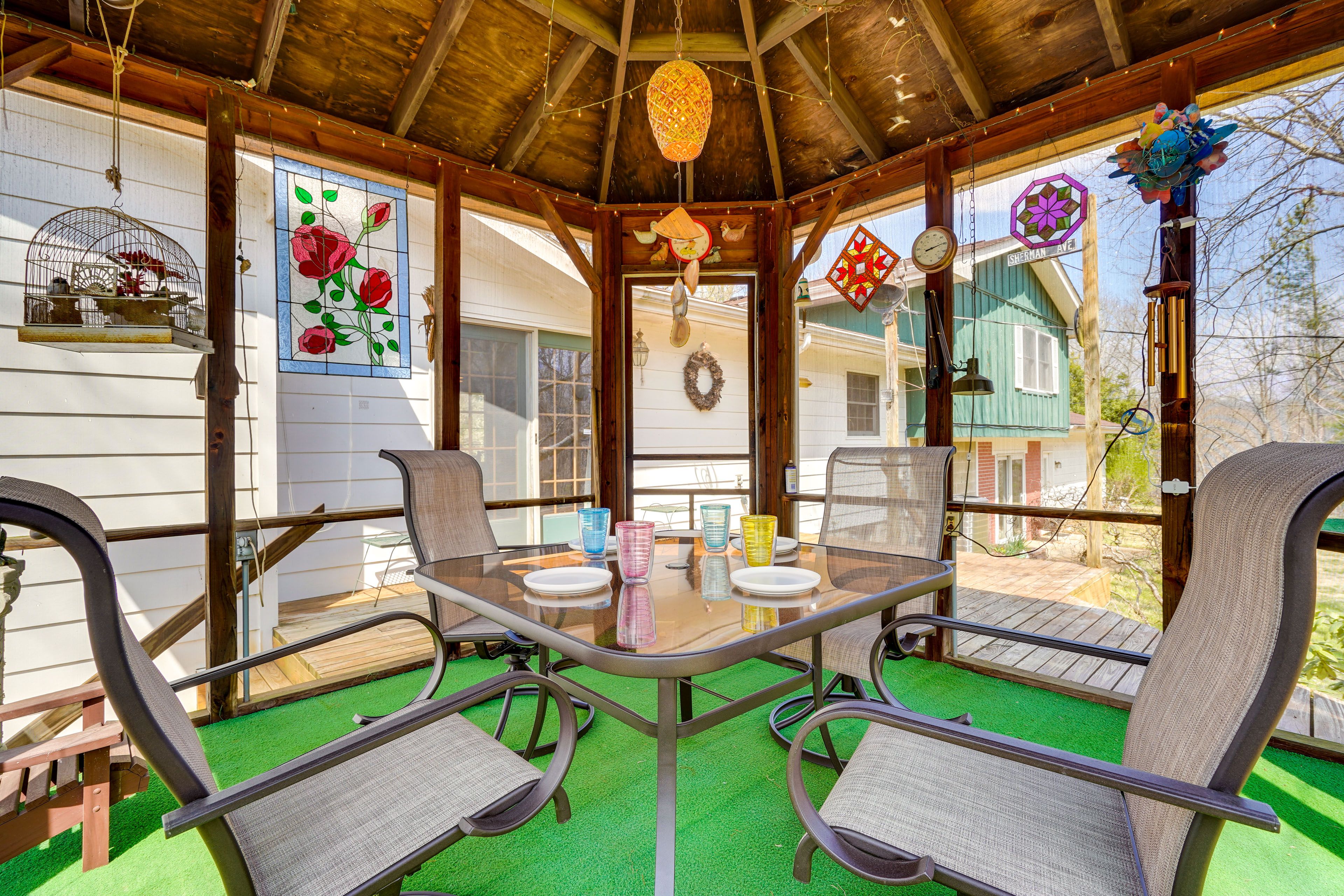 Screened-In Gazebo | Outdoor Dining Area