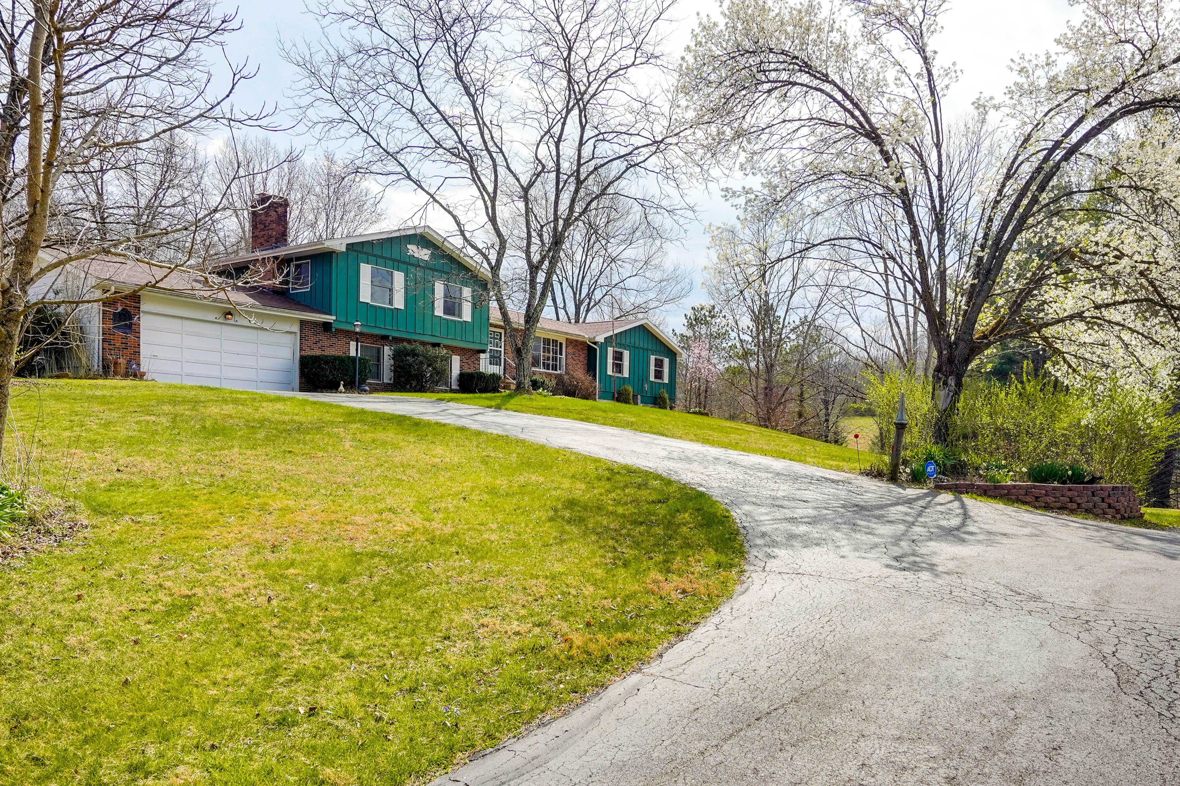Parking | Driveway (4 Vehicles)