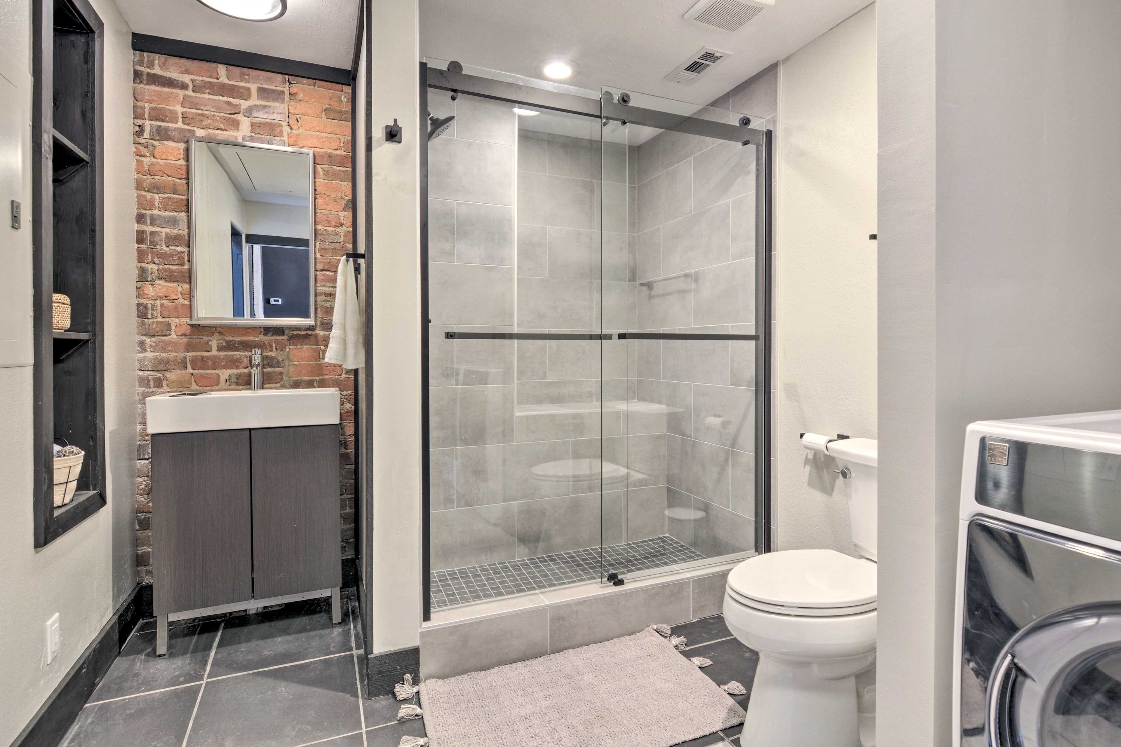 Full Bathroom | Main Level