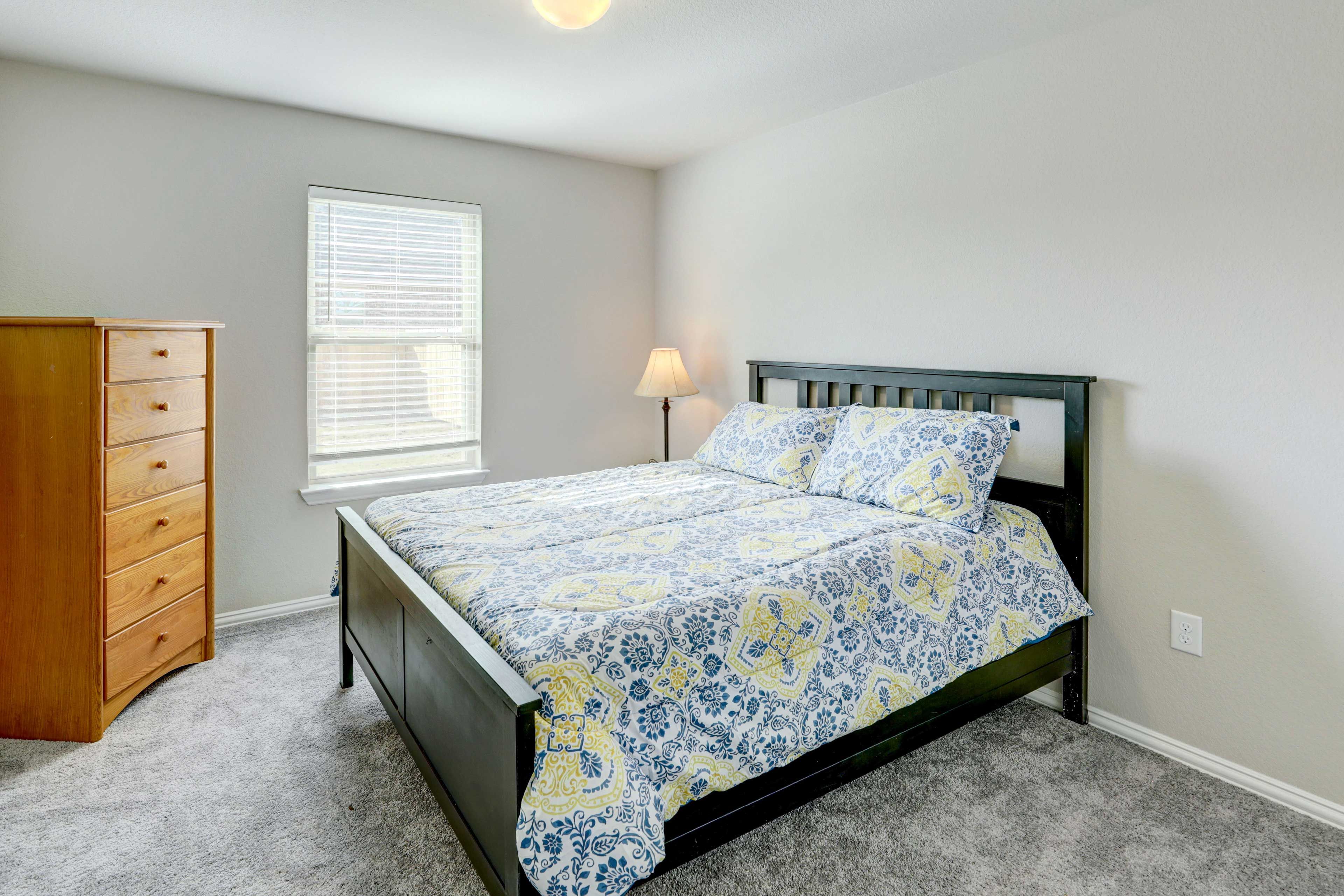 Bedroom 2 | Queen Bed