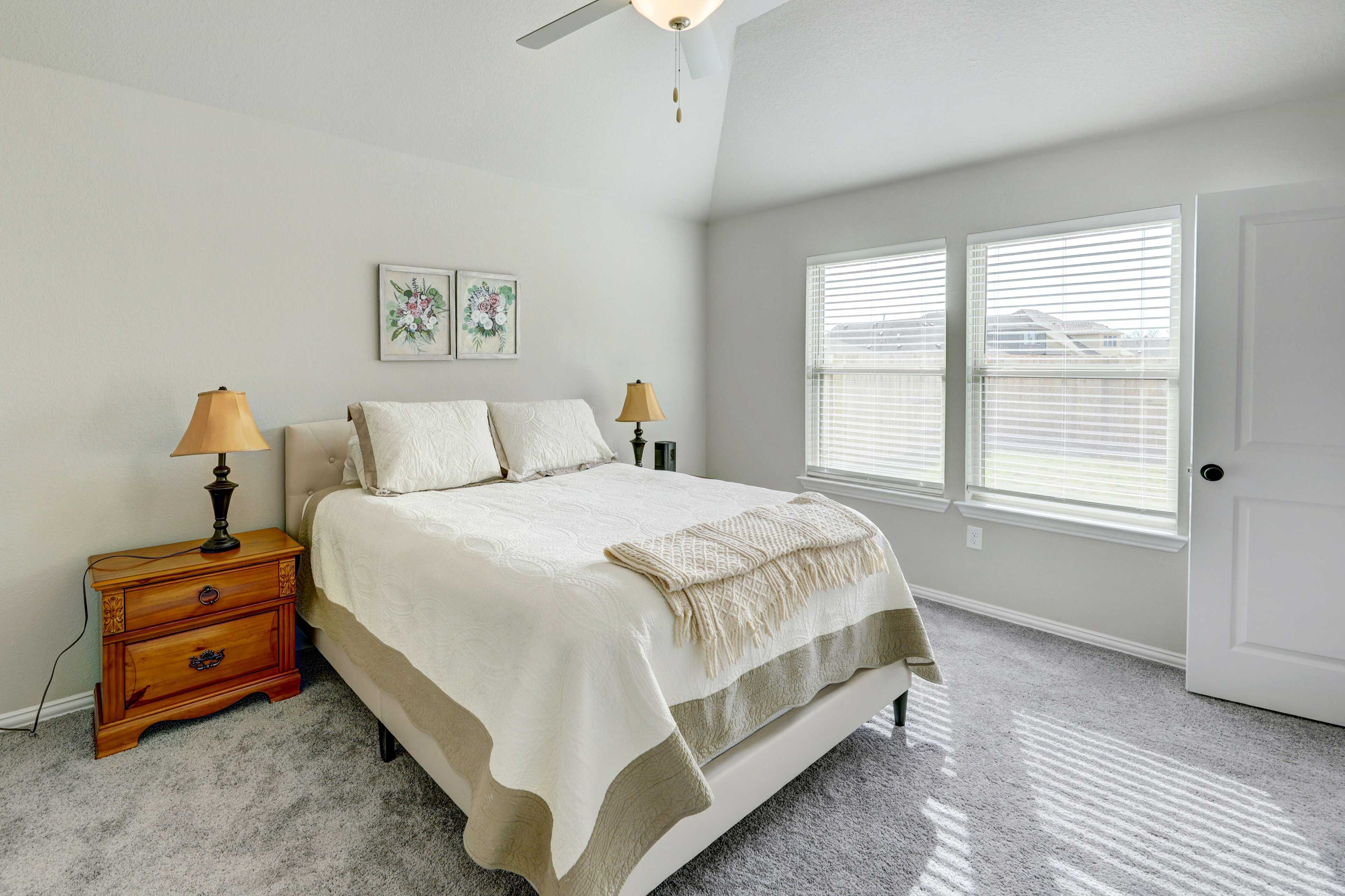 Bedroom 1 | Queen Bed