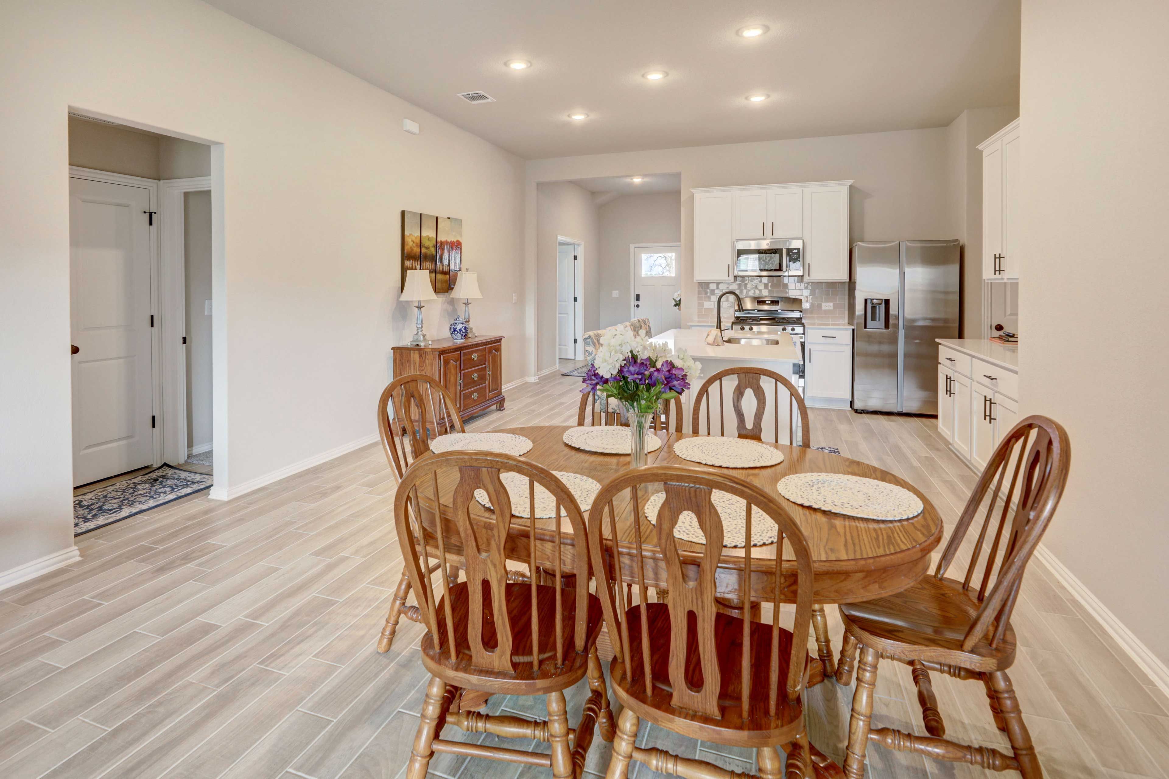Dining Table | Dishware/Flatware Provided