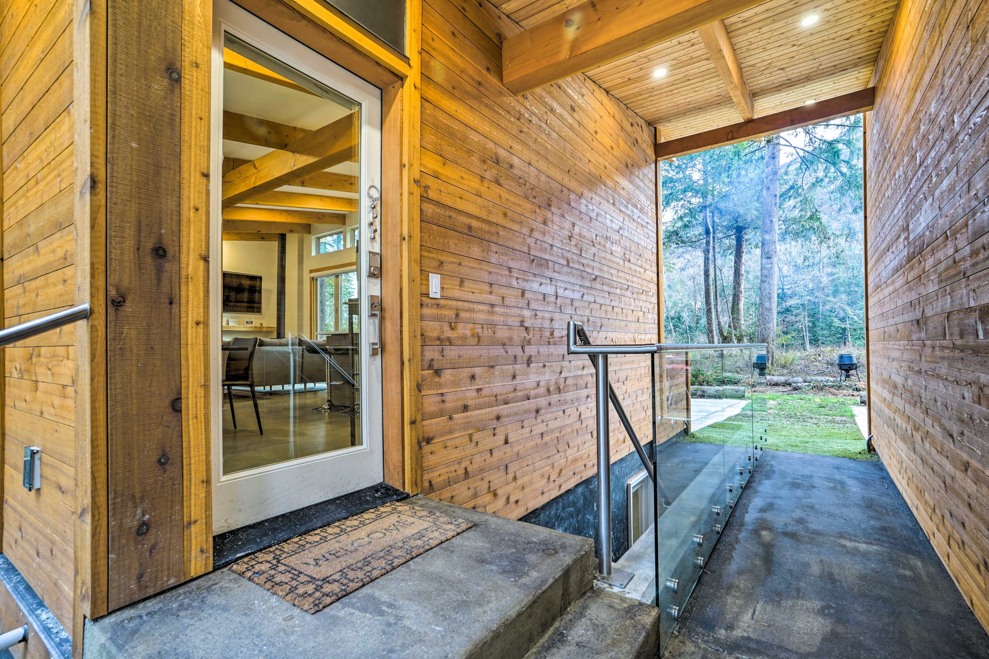 Entrance | 2 Exterior Security Cameras (Facing Outward)