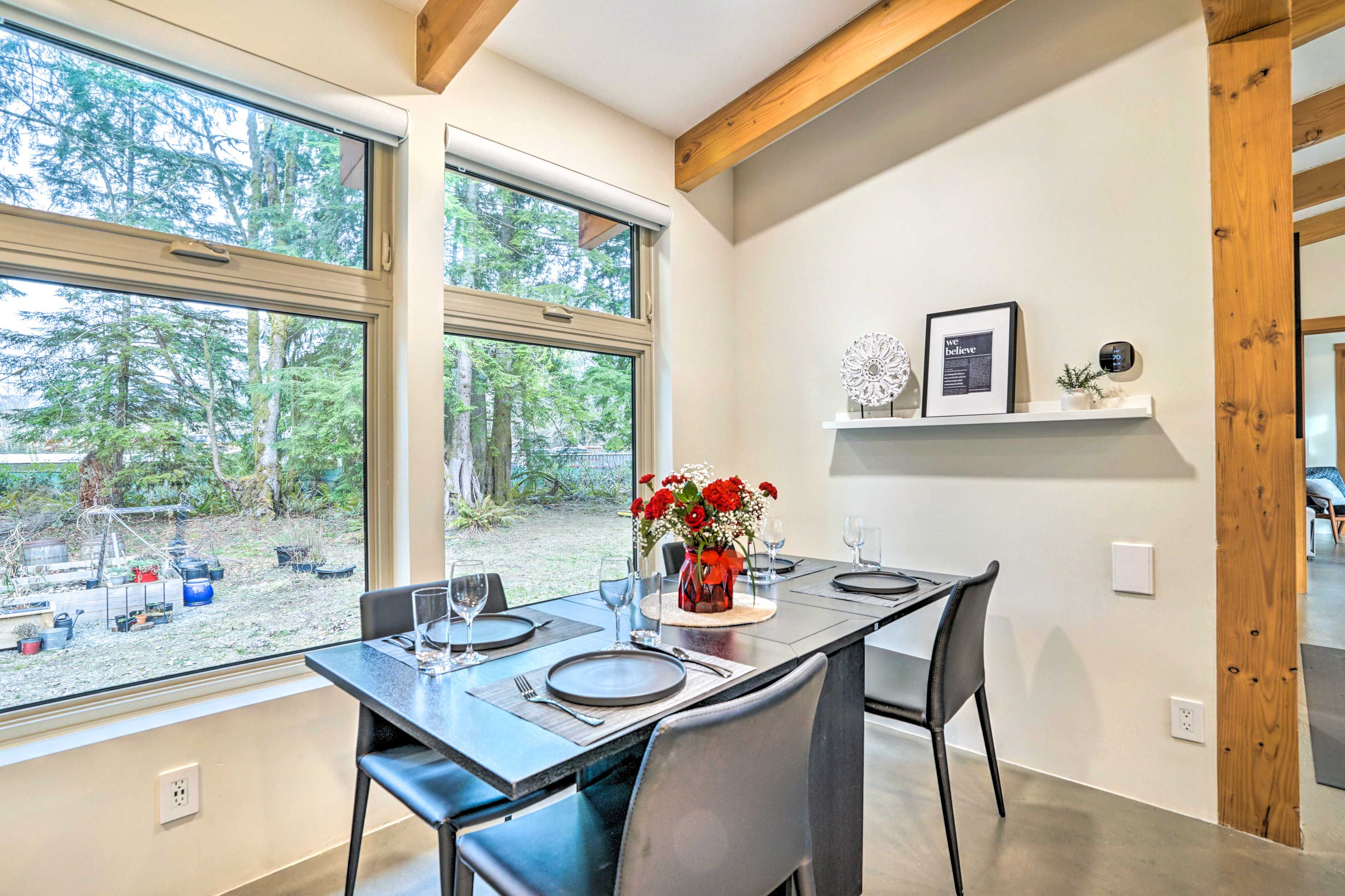 Dining Table | Dishware/Flatware Provided