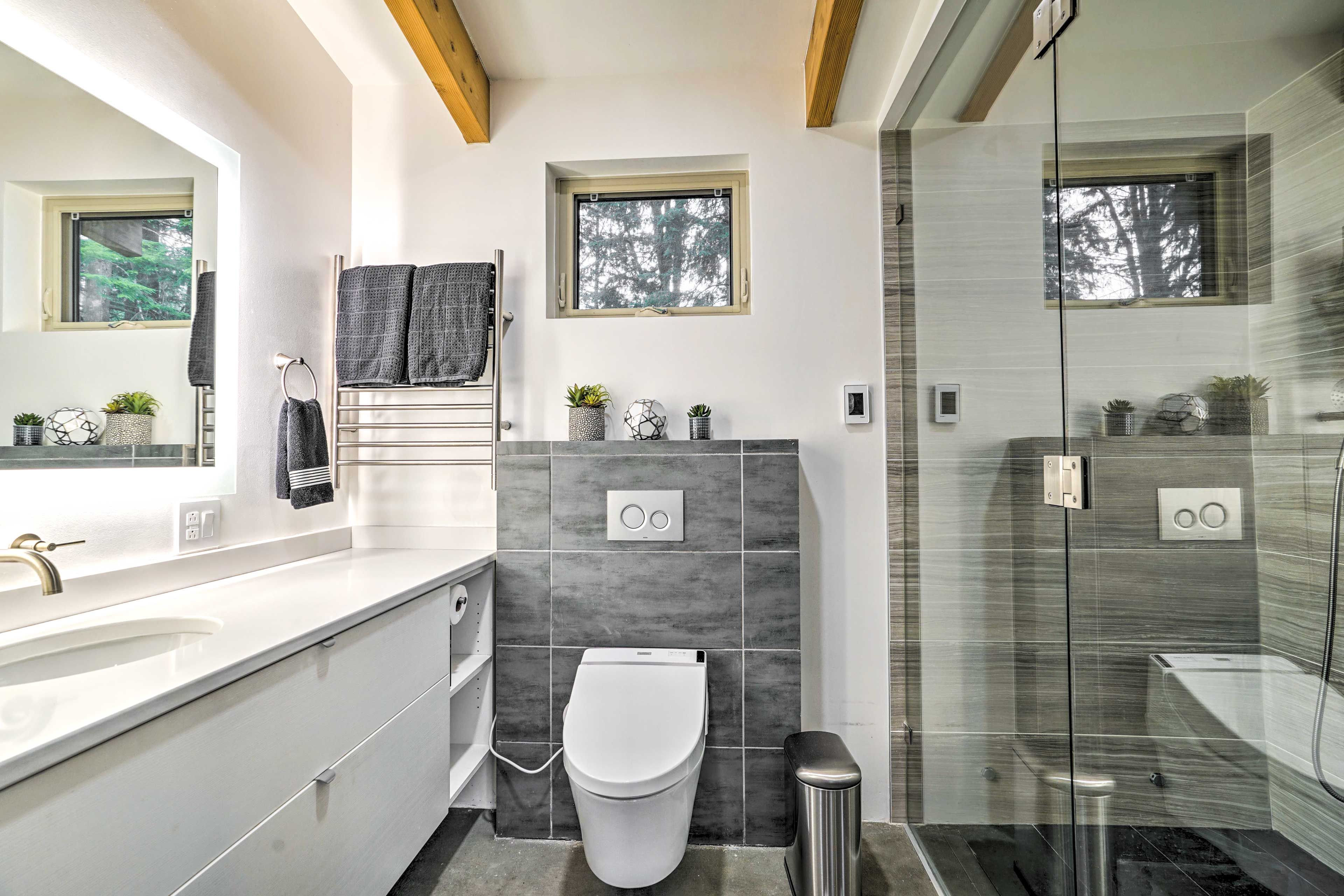 En-Suite Bathroom | Towels Provided | Complimentary Toiletries