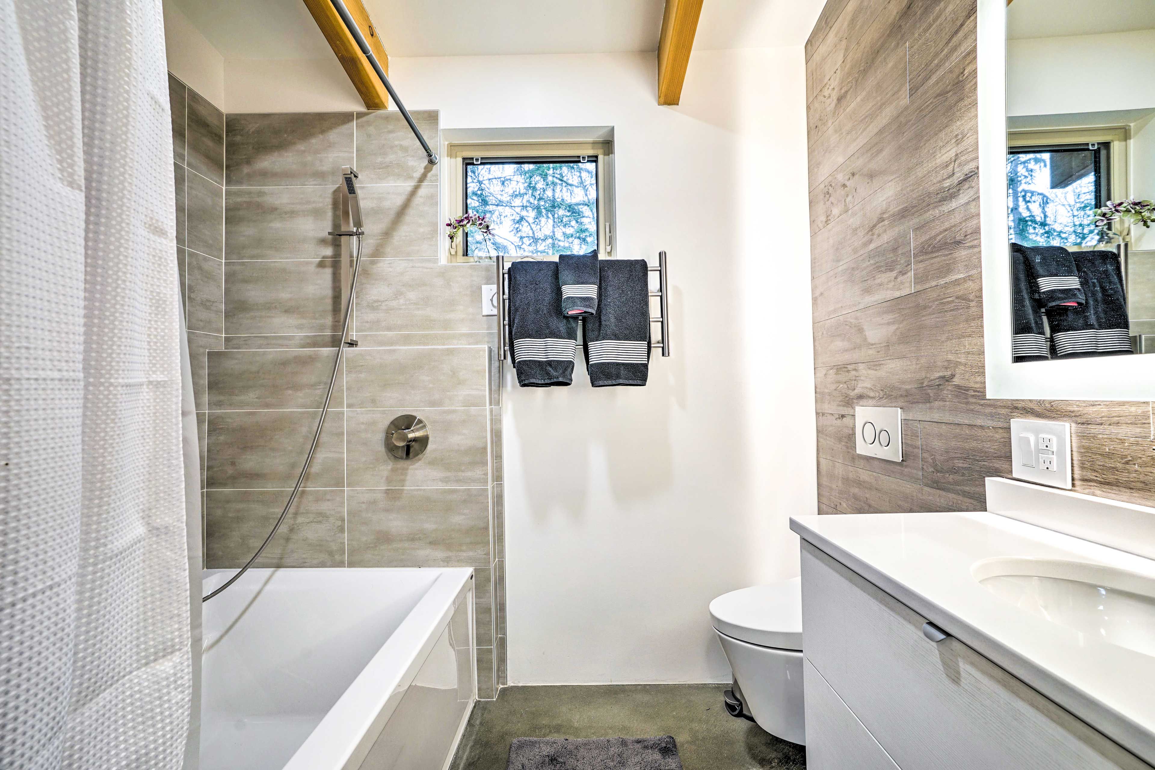 Bathroom | Towels Provided | Complimentary Toiletries