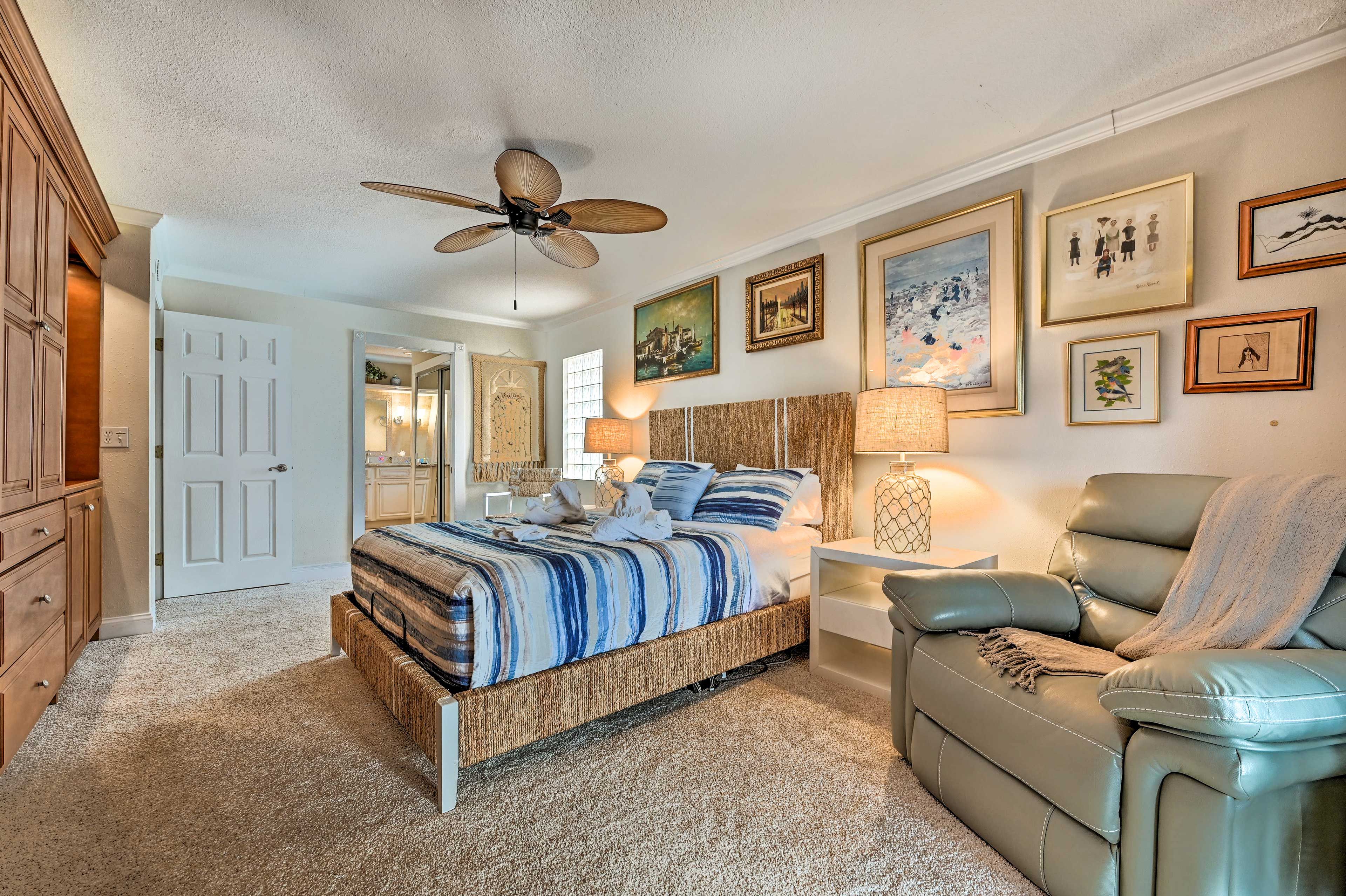 Bedroom 1 | Queen Bed | Lanai Access | Smart TV | Linens Provided