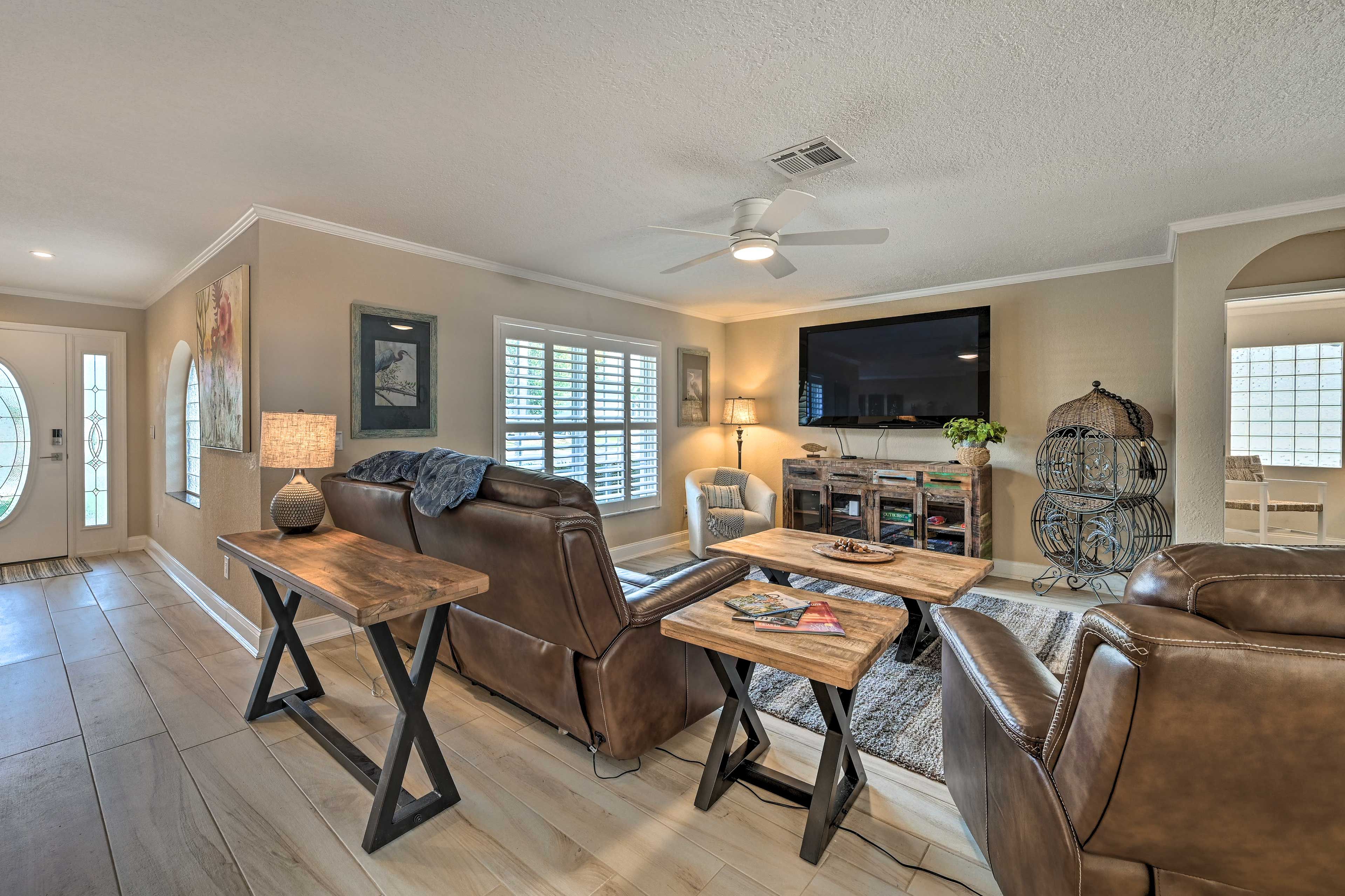Living Room | Smart TV | Free WiFi