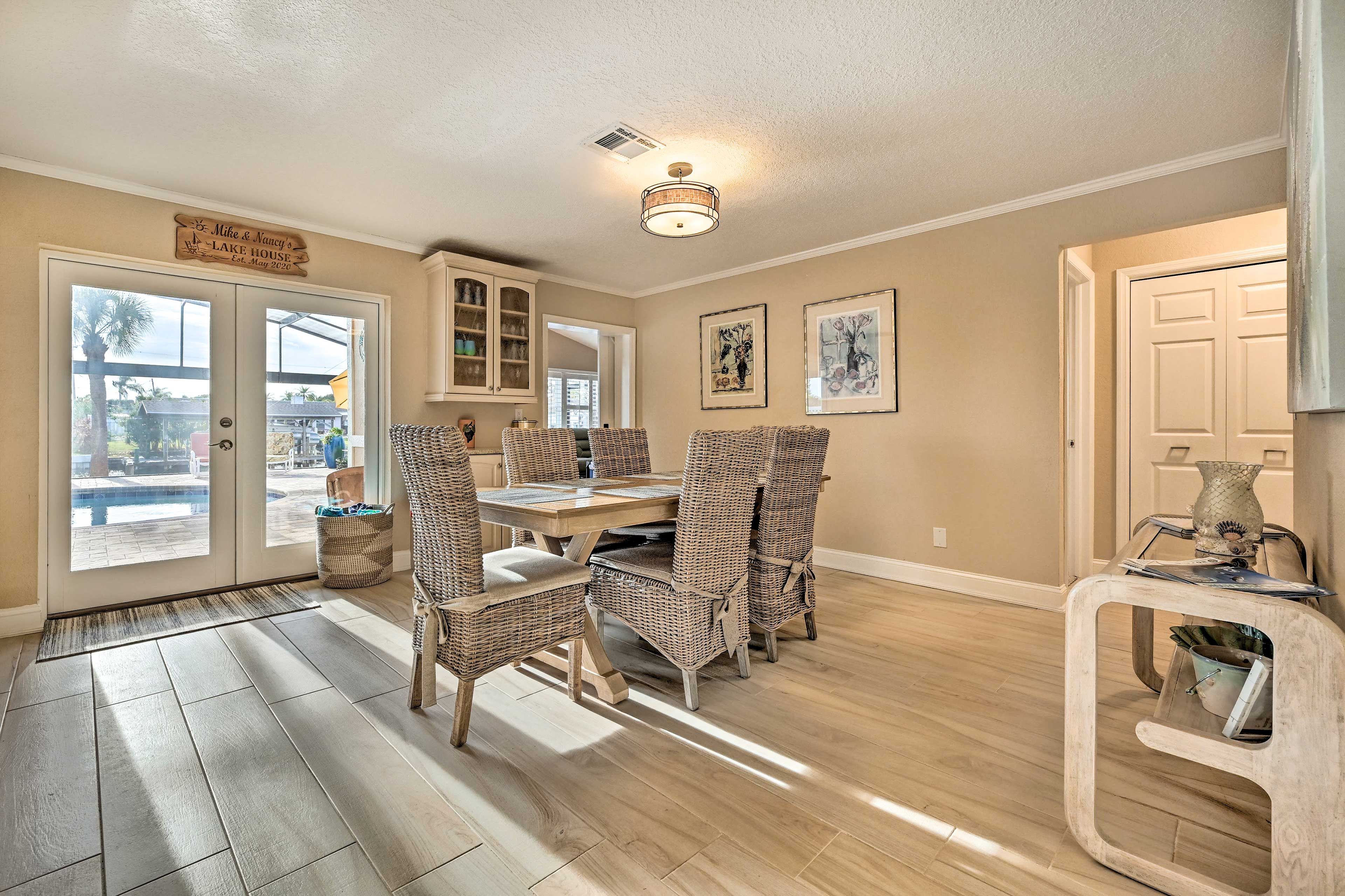 Dining Area | Dishware & Flatware Provided | Lanai Access