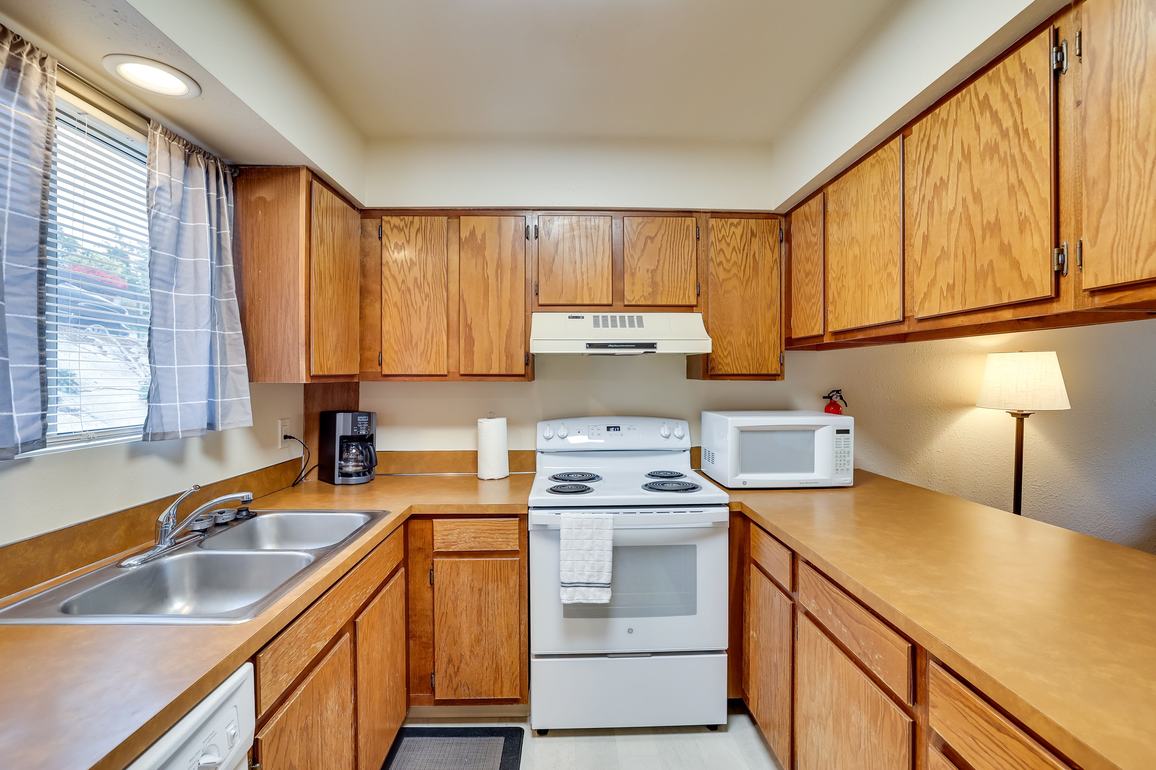 Kitchen | Cooking Basics | Coffee Maker | Paper Towels/Trash Bags Provided