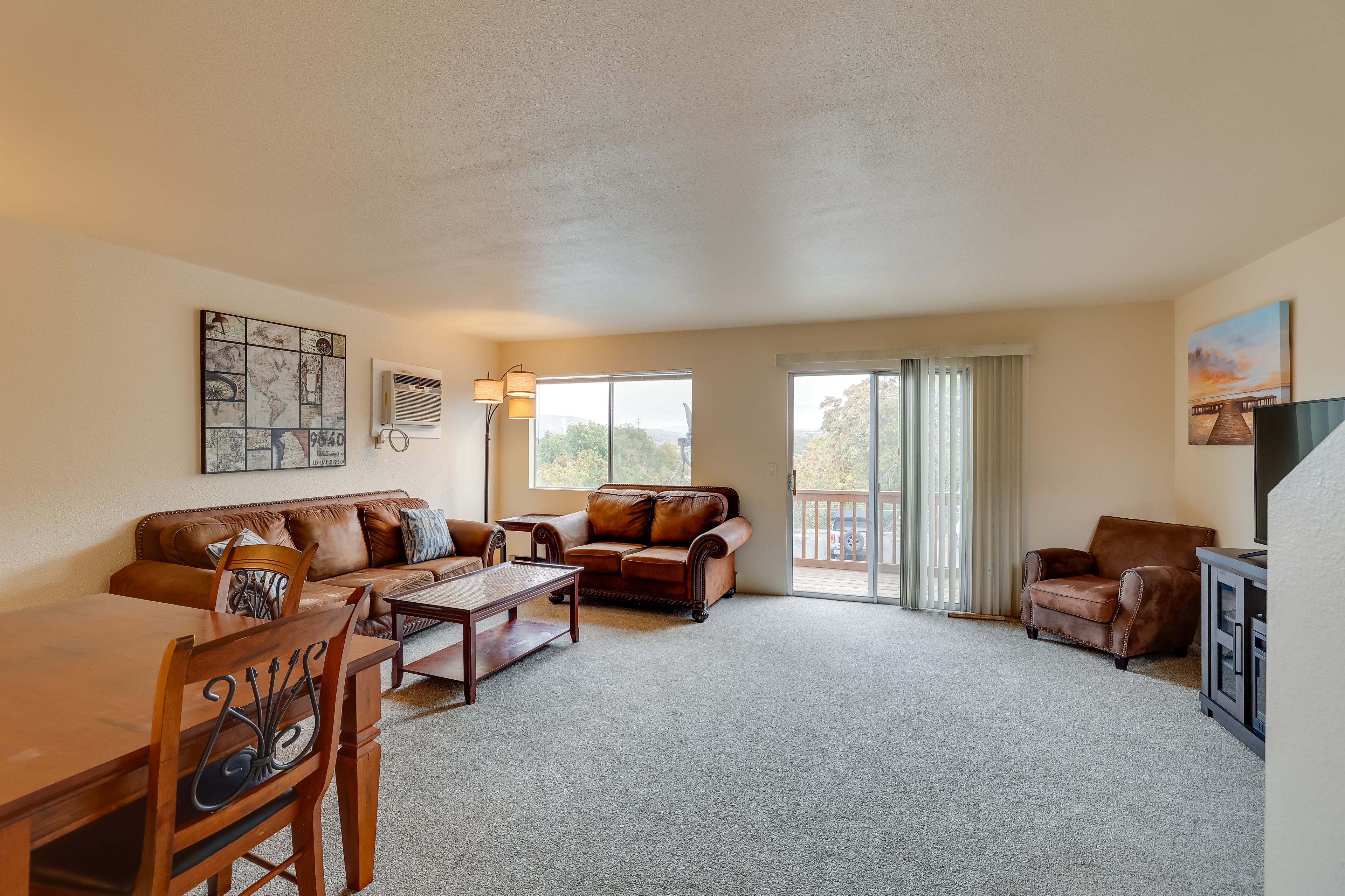 Living Room | Smart TV