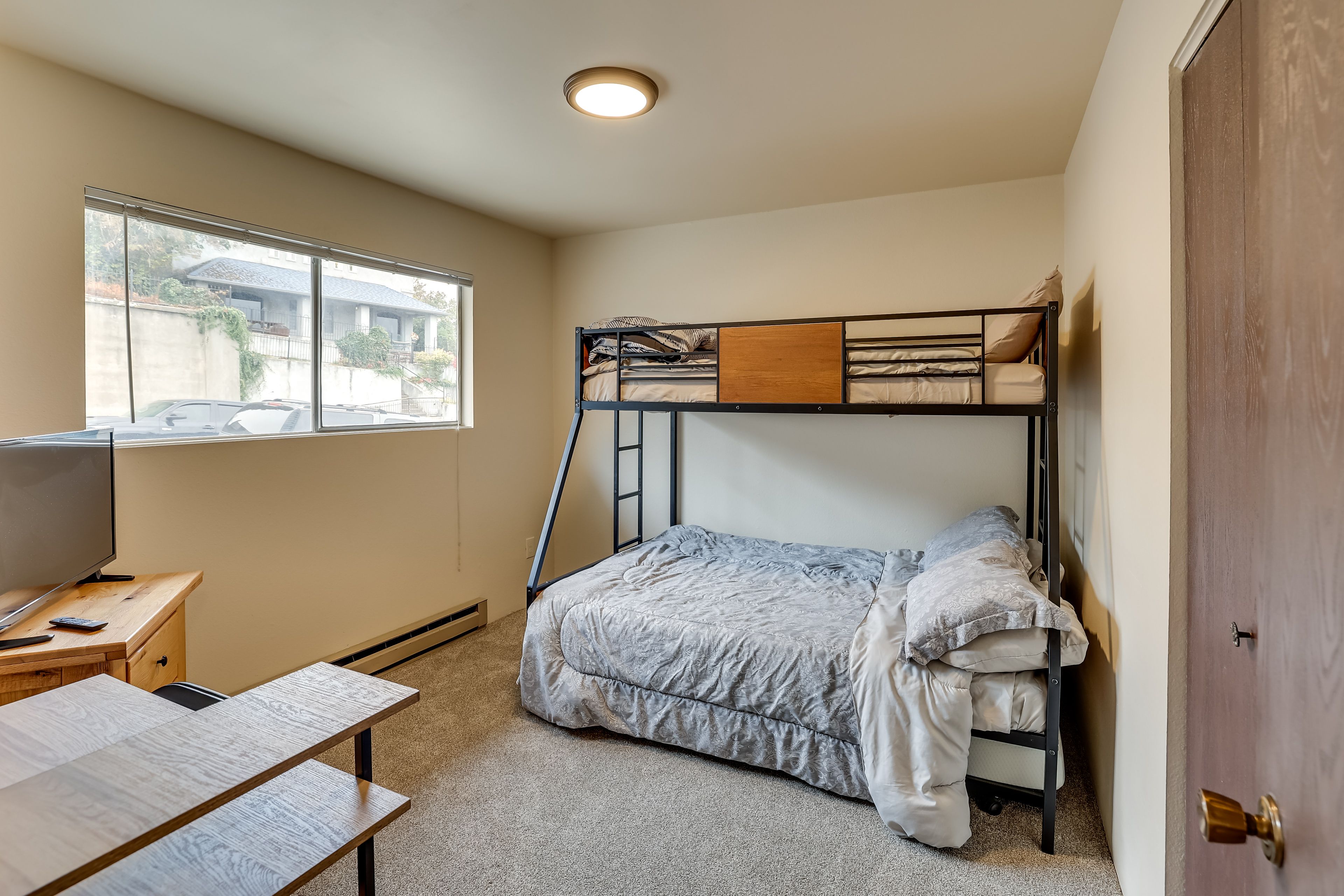 Bedroom 2 | Twin/Full Bunk Bed w/ Twin Trundle