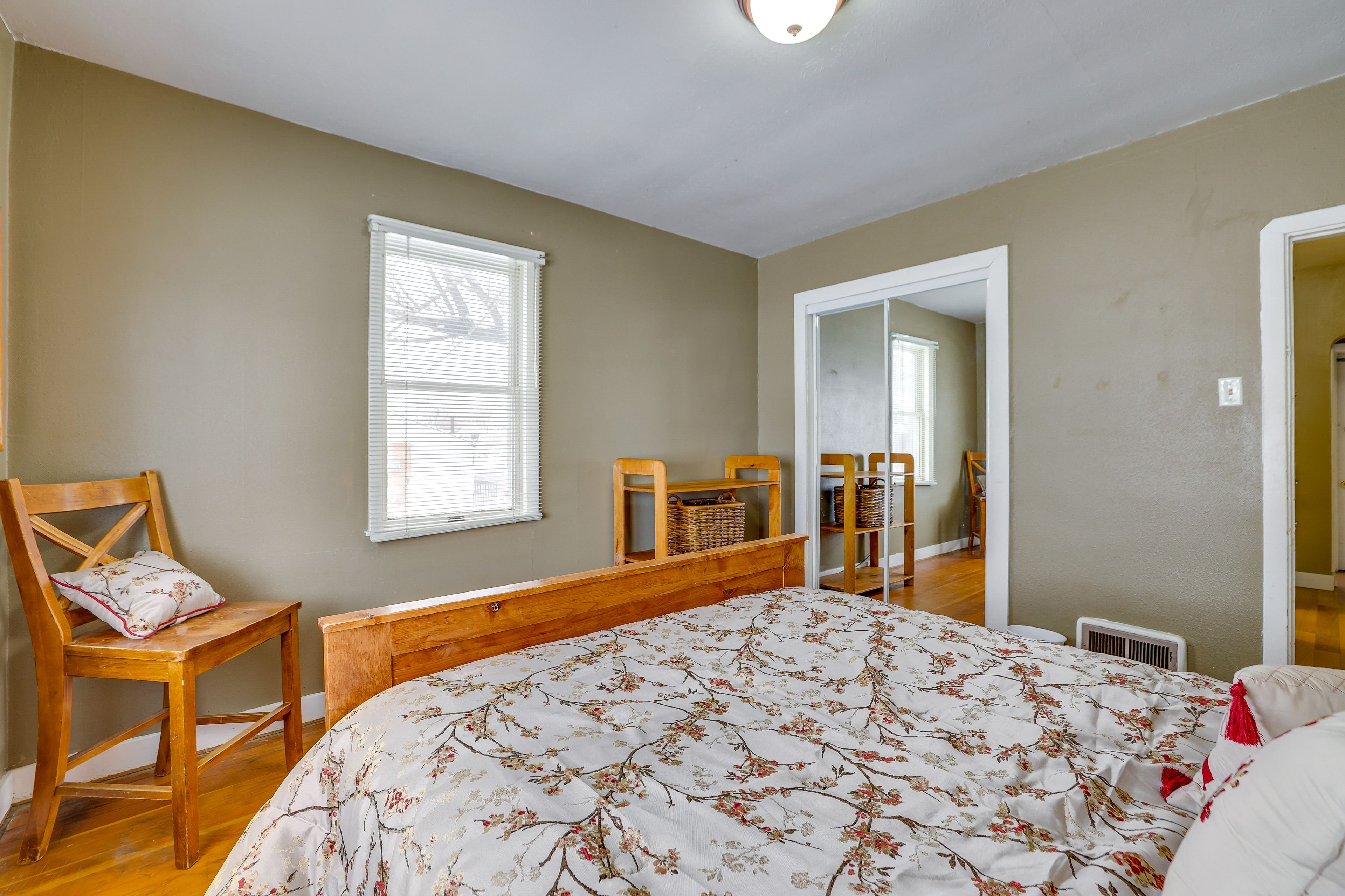 Bedroom 2 | Queen Bed