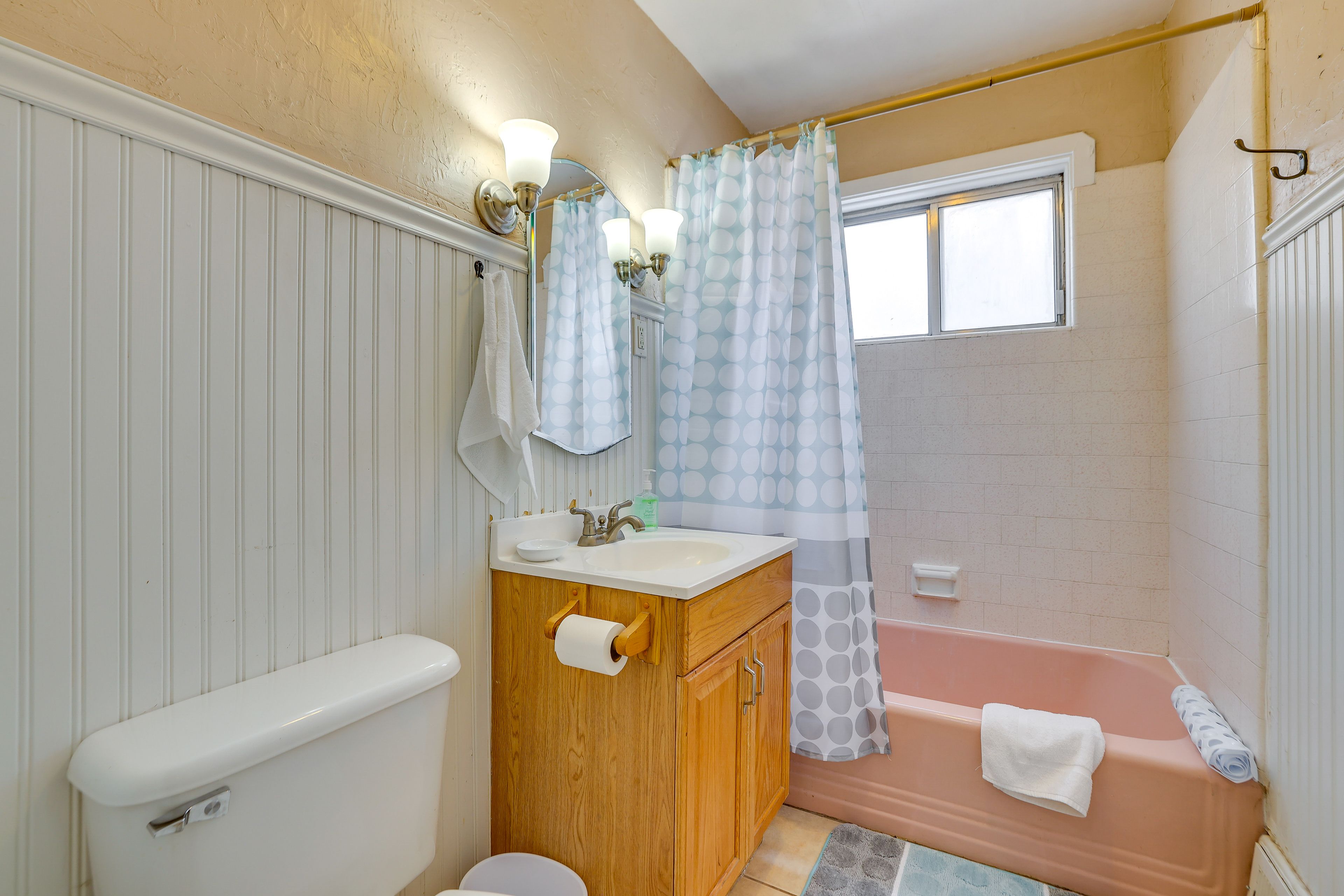 Bathroom | Complimentary Toiletries | Towels Provided