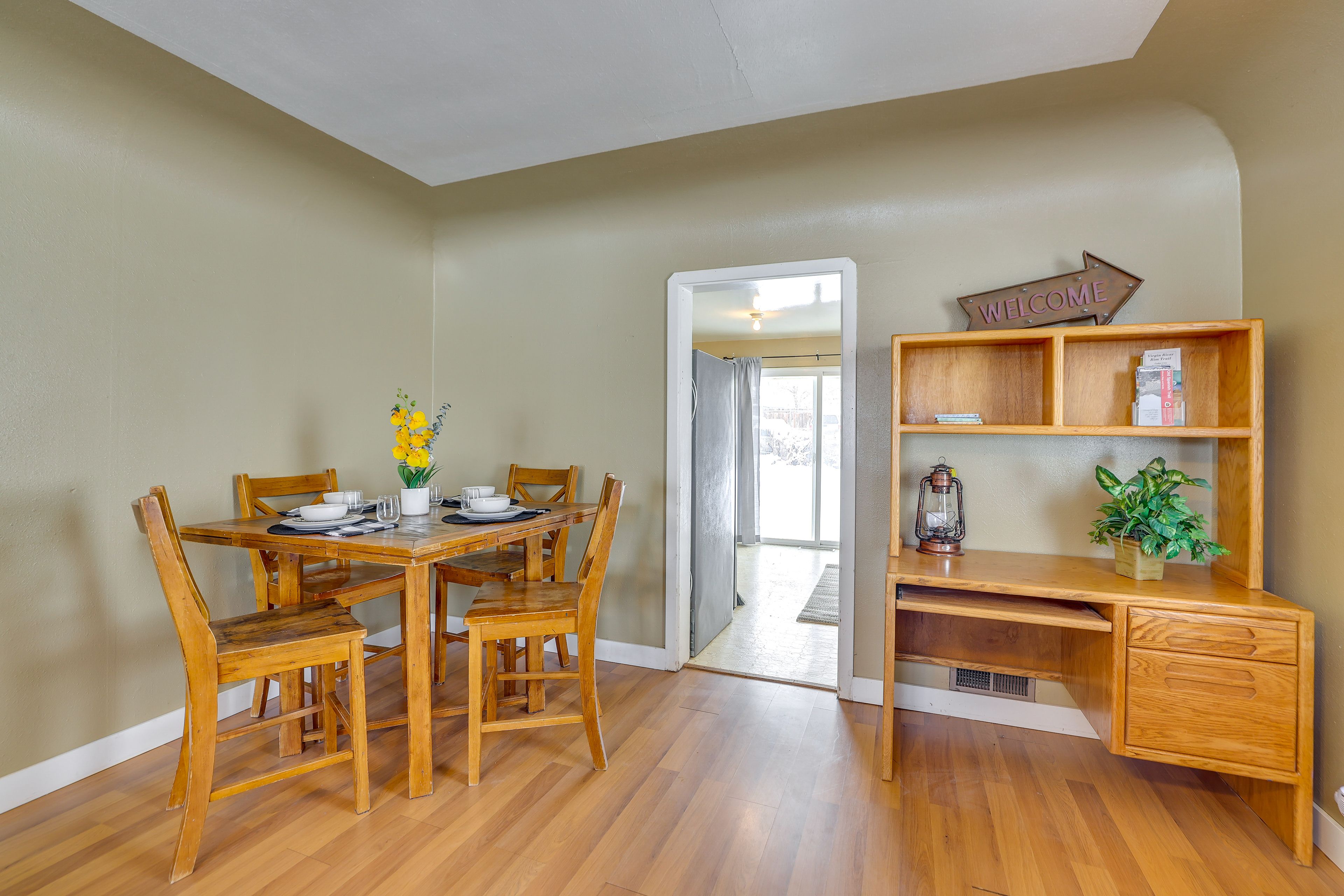Dining Area | Dishware/Flatware Provided
