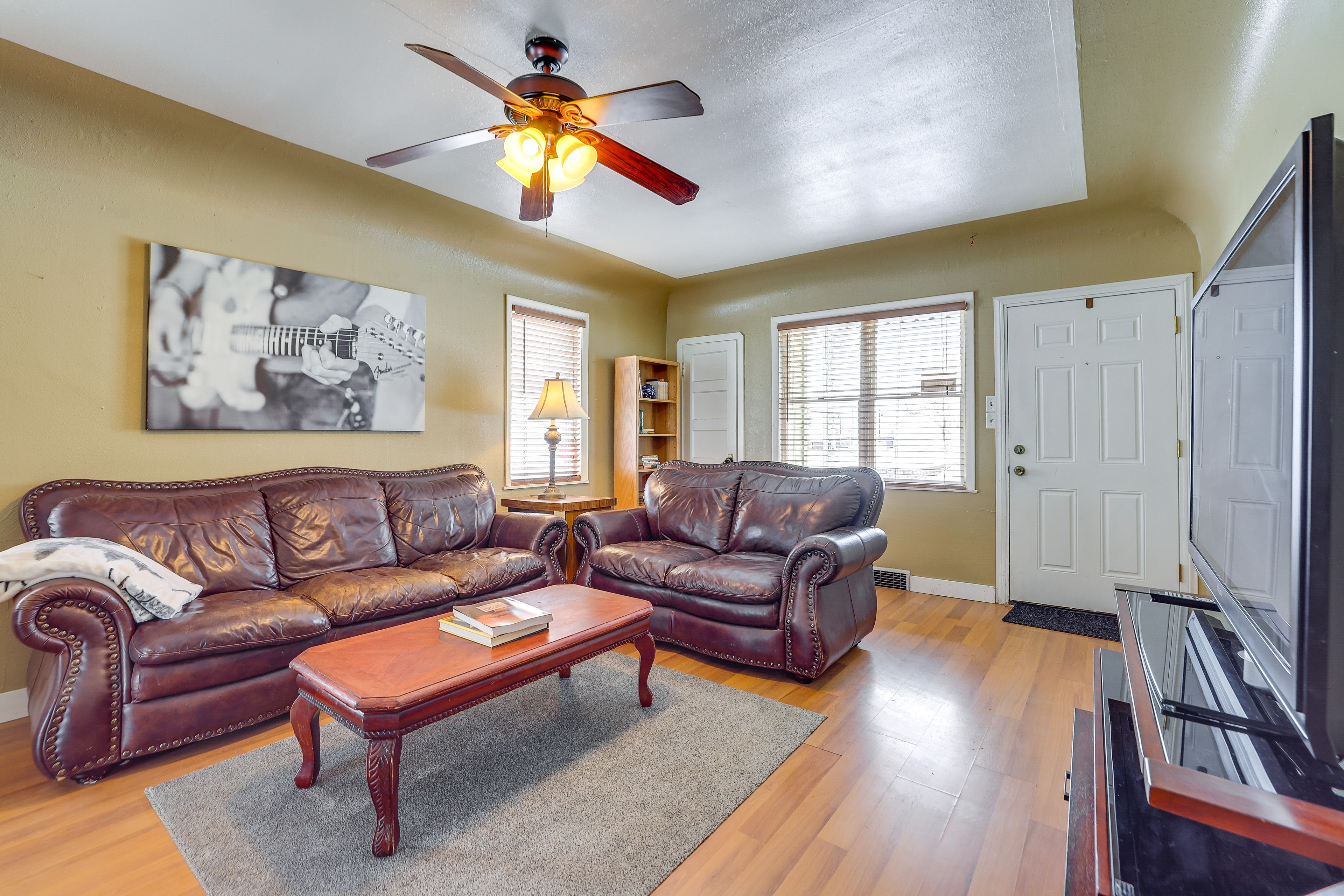 Living Room | Free WiFi