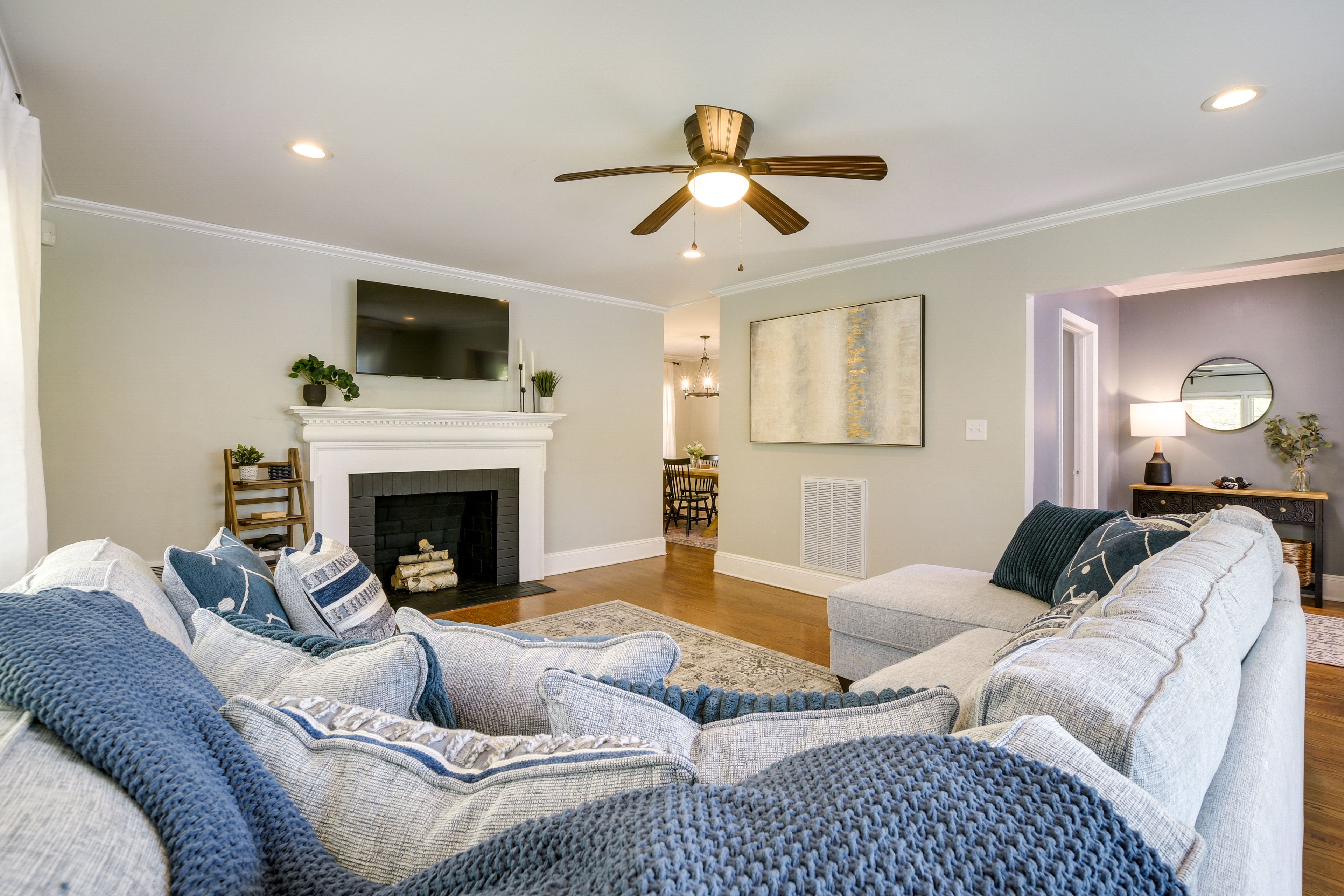 Living Room | Smart TV | Free WiFi