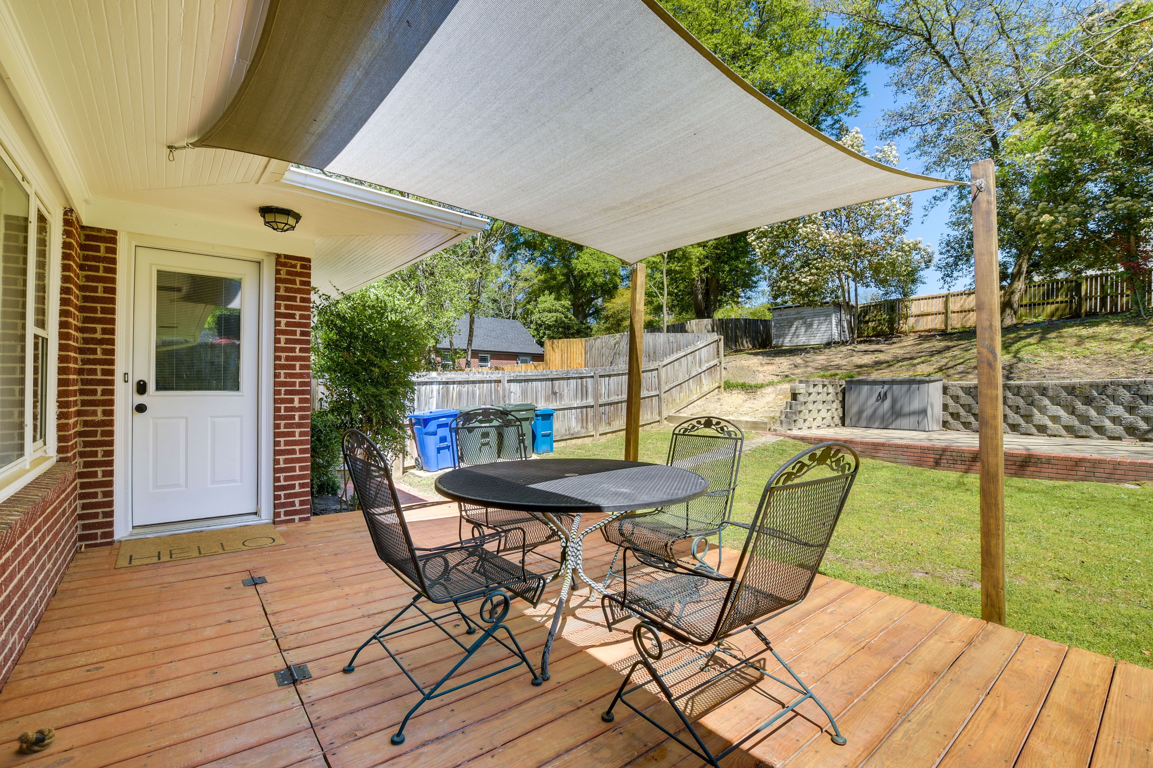 Deck w/ Outdoor Seating