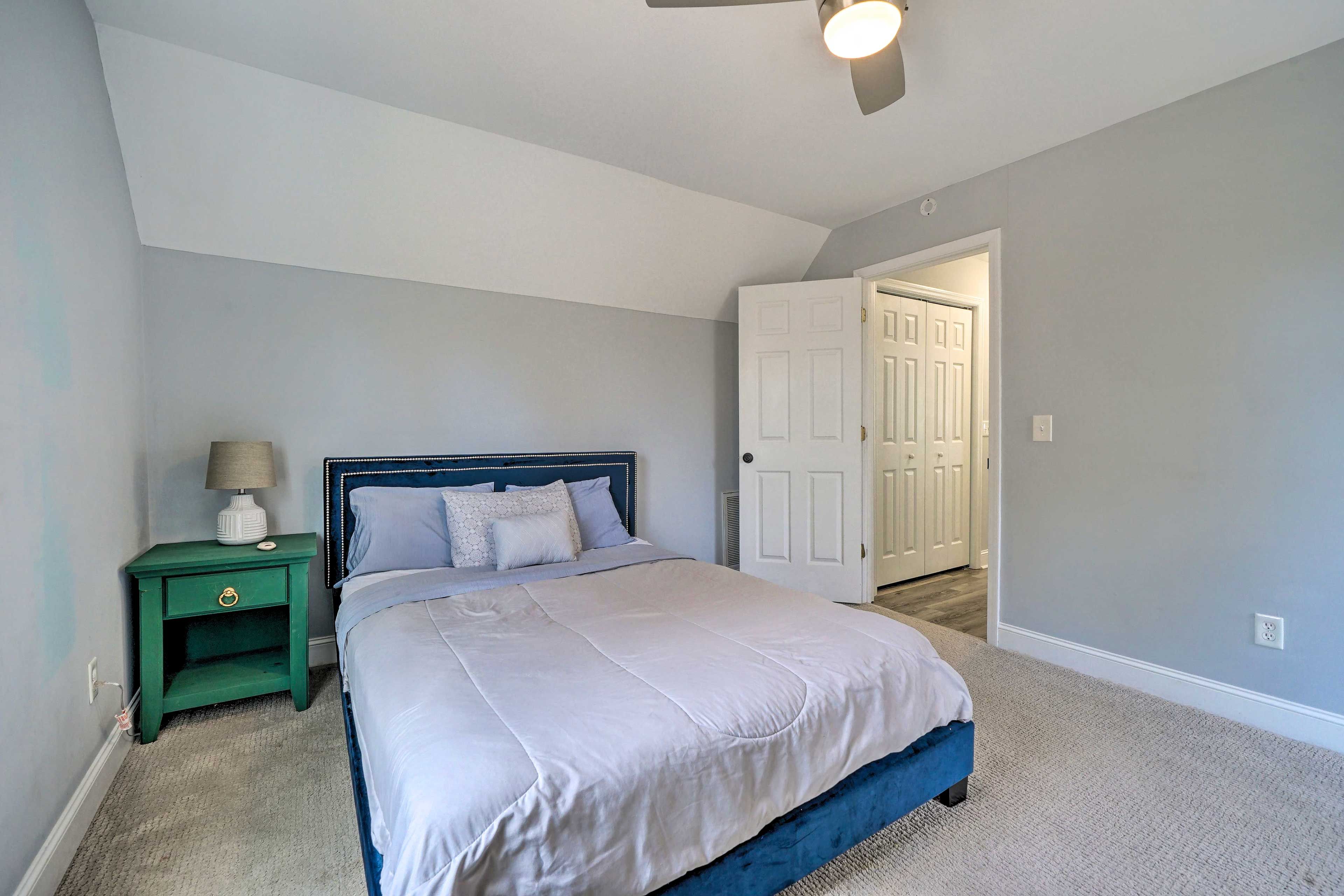 Bedroom 2 | Queen Bed