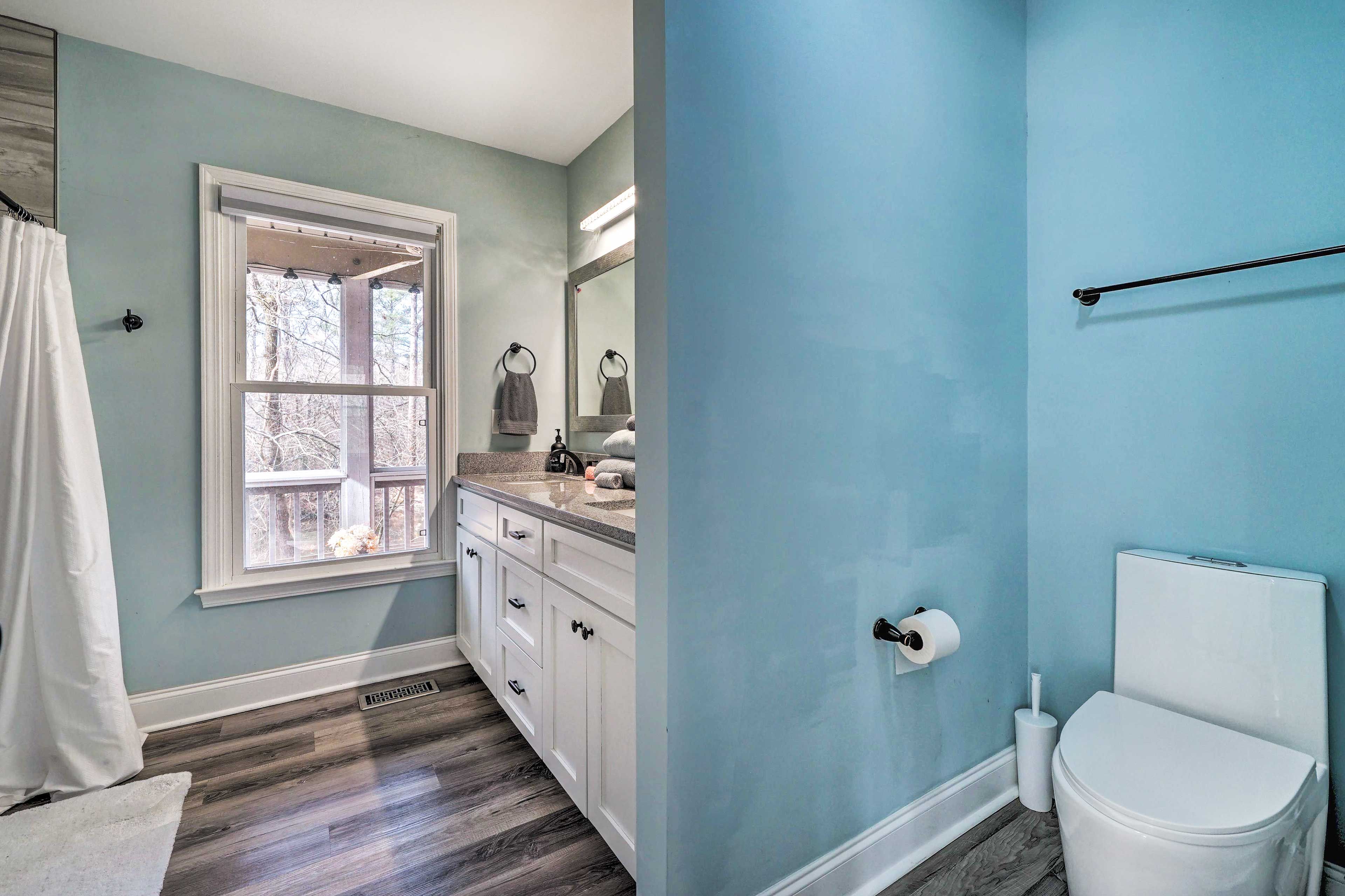 En-Suite Bathroom | Towels Provided | Complimentary Toiletries