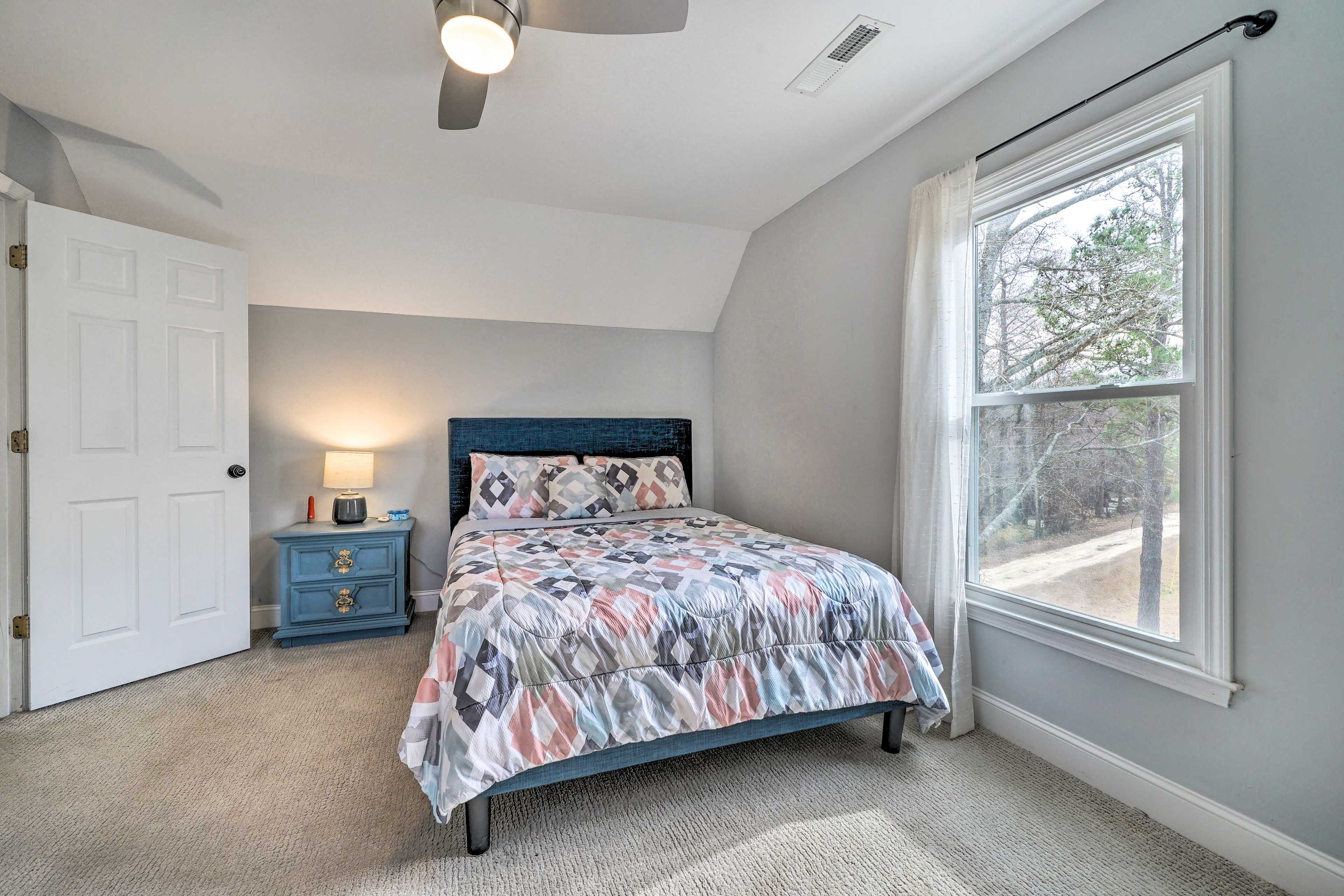 Bedroom 3 | Queen Bed