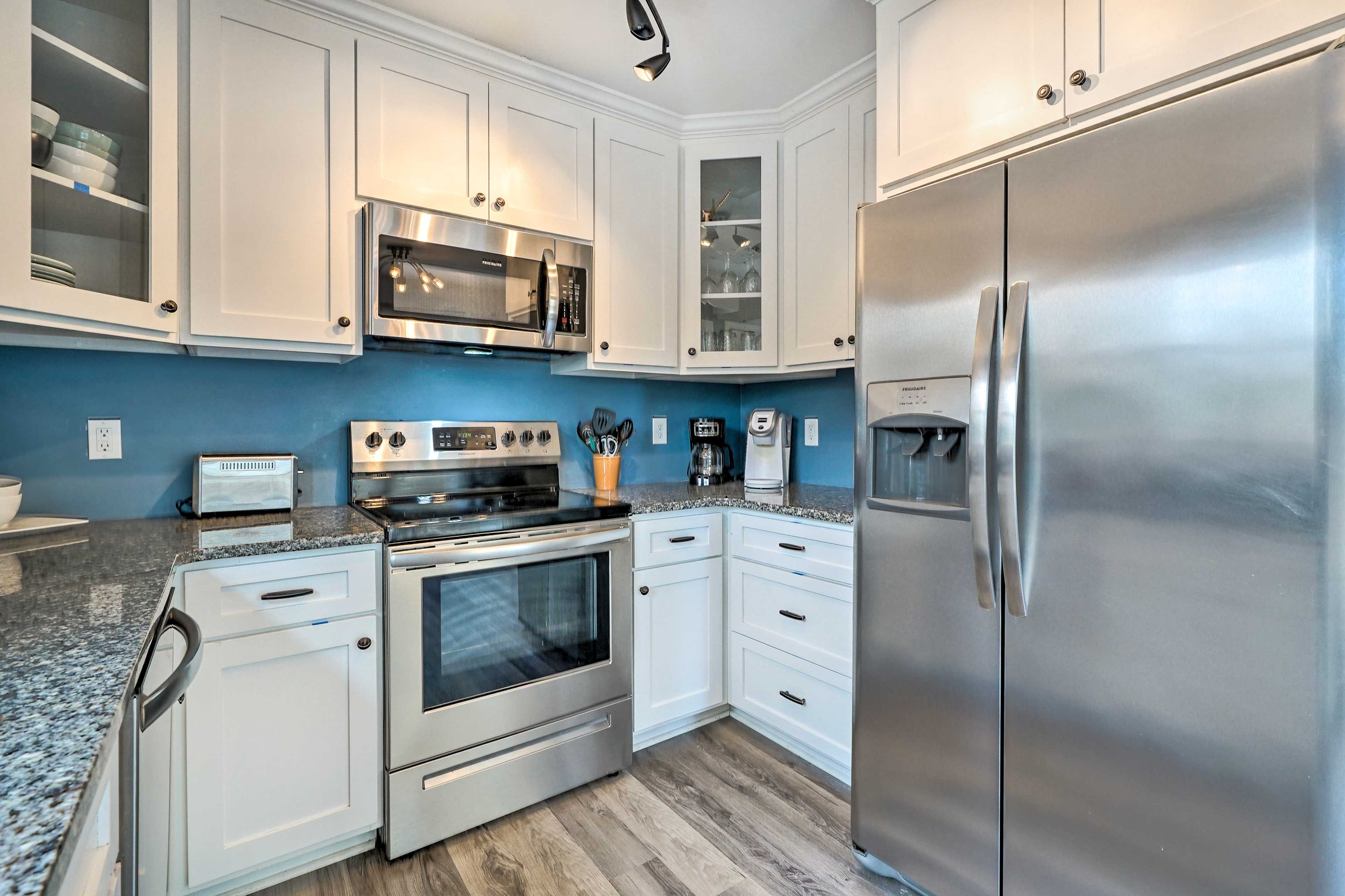 Kitchen | Cooking Basics | Coffee Maker | Paper Towels/Trash Bags Provided