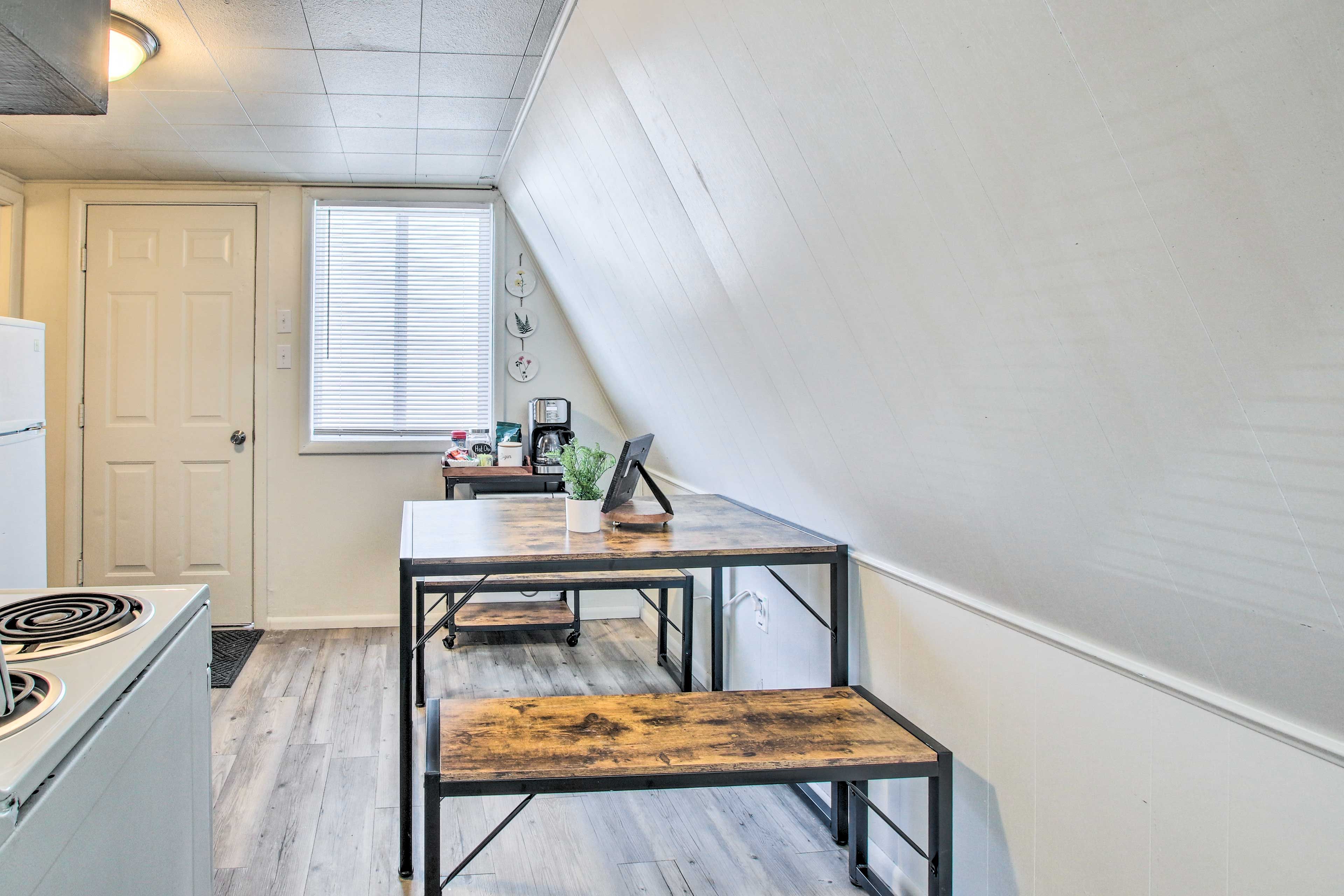 Dining Area | Dishware & Flatware Provided | Main Level
