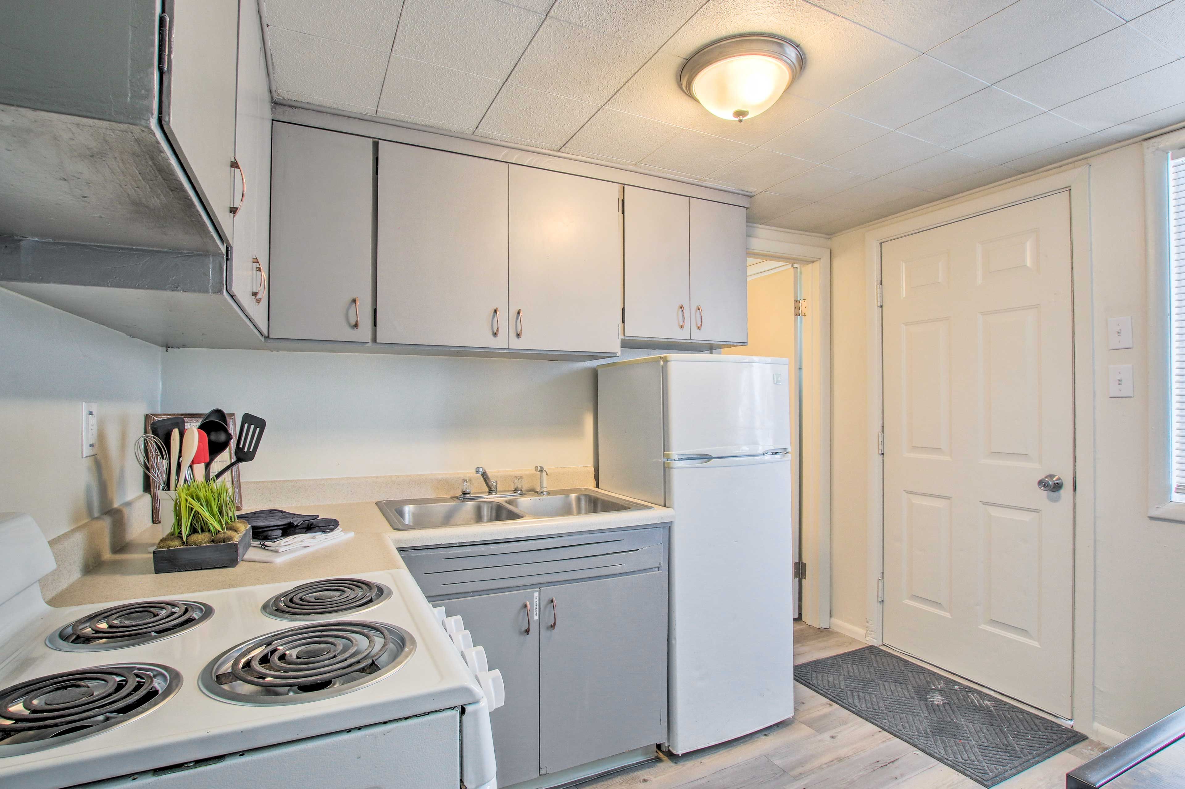 Kitchen | Cooking Basics Supplied | Main Level