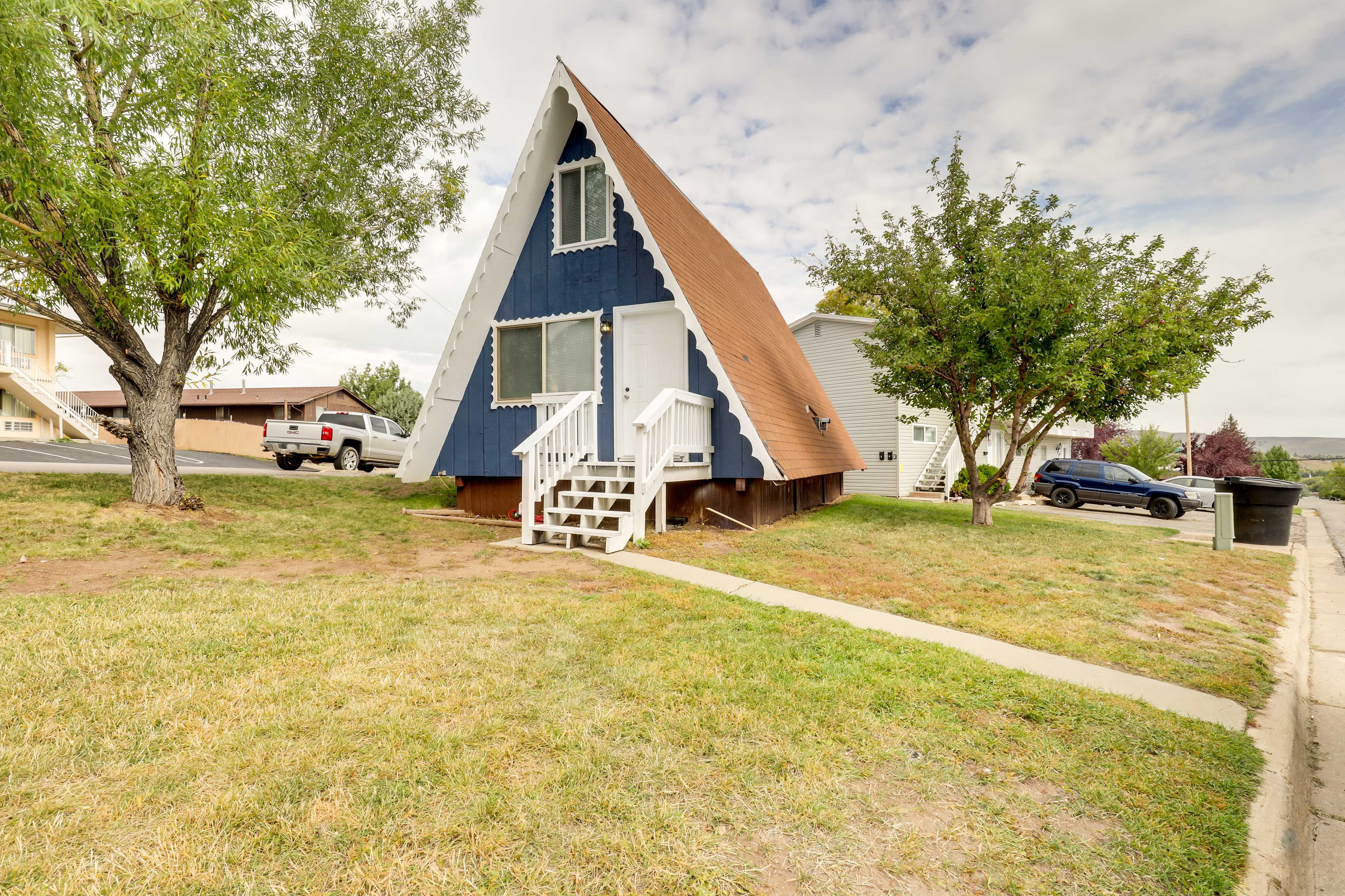 Evanston Vacation Rental | 1BR | 1BA | 680 Sq Ft | Stairs Required