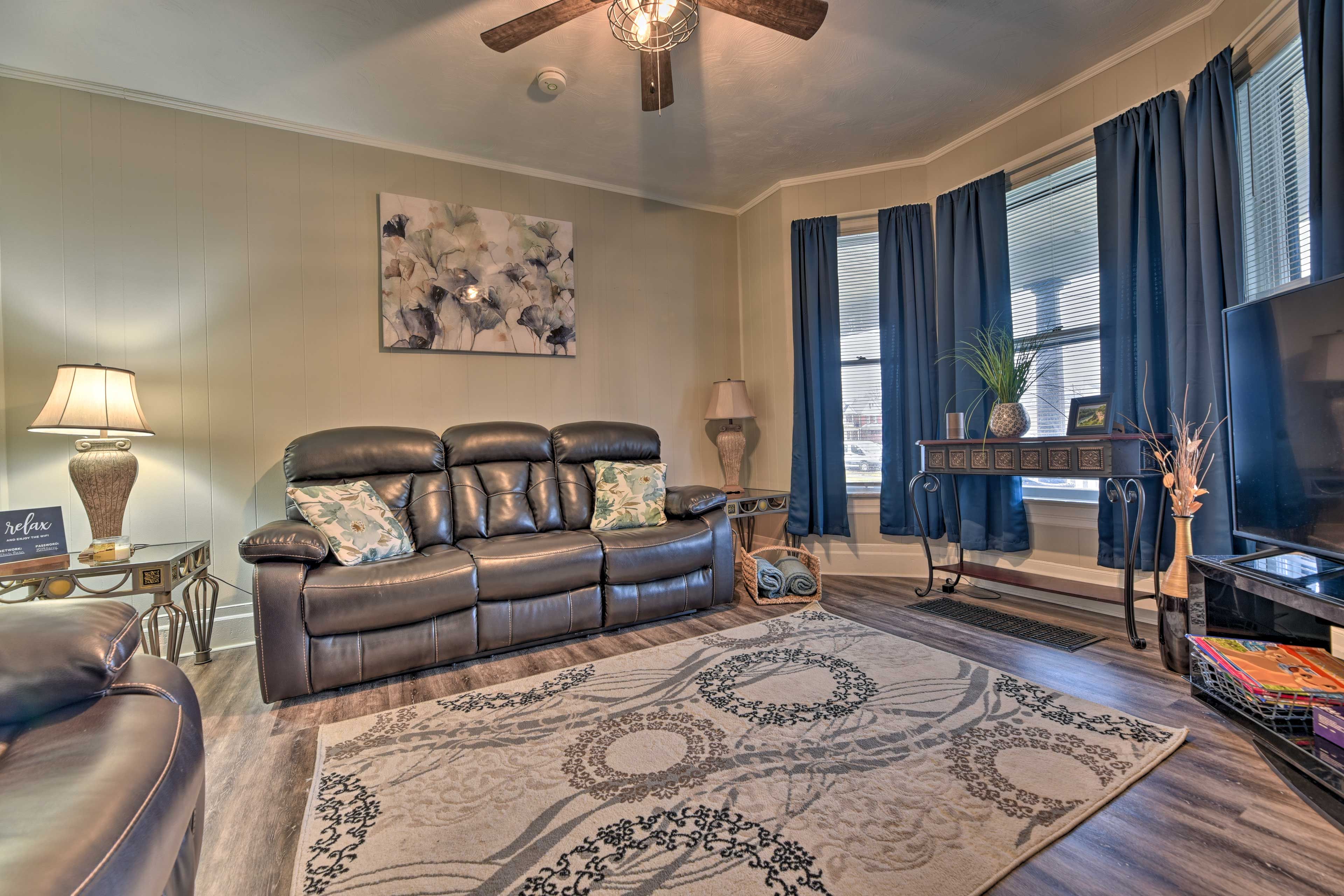 Living Room | Smart TV | Free WiFi