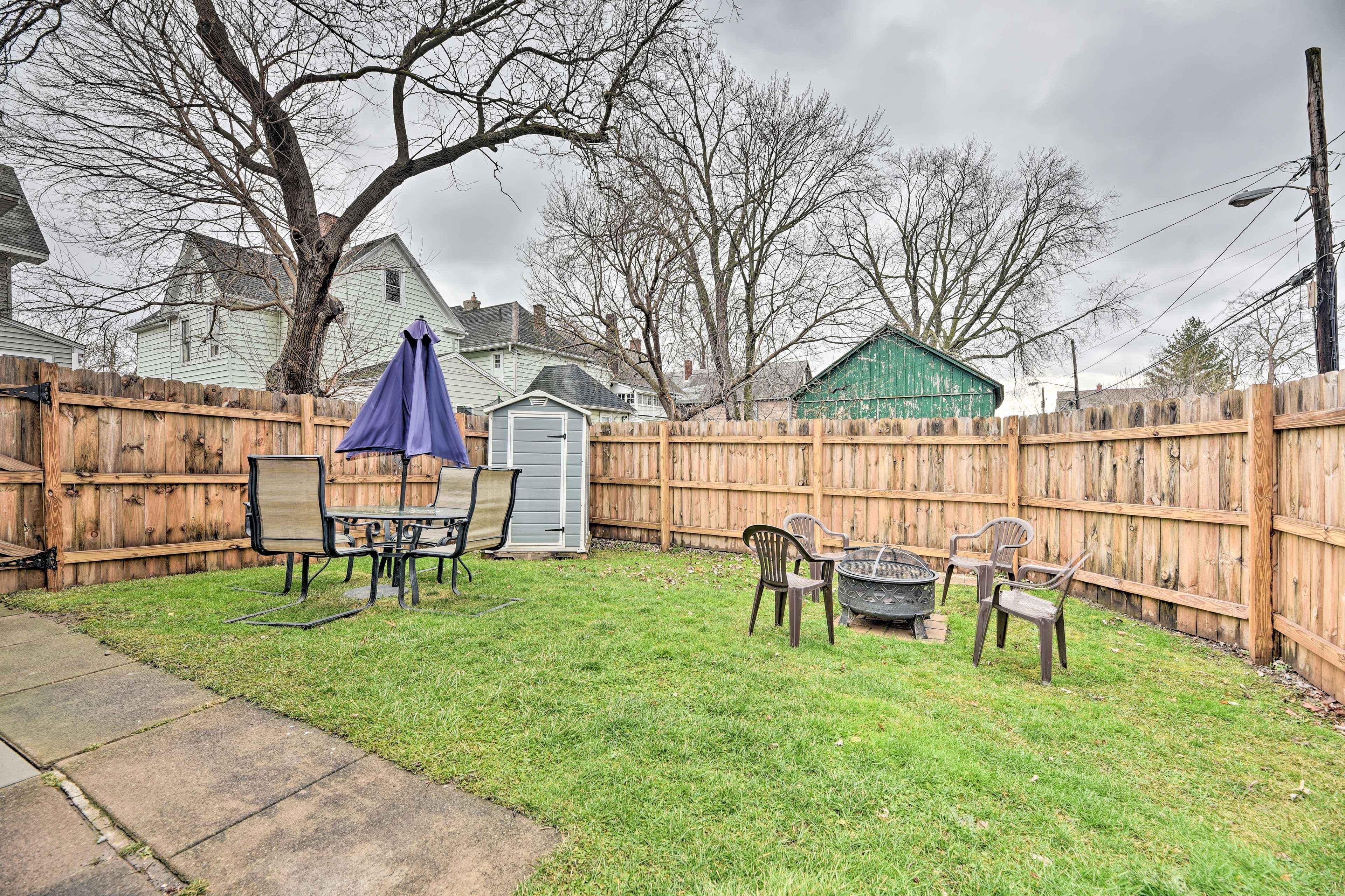 Private Yard | Dining Area | Fire Pit