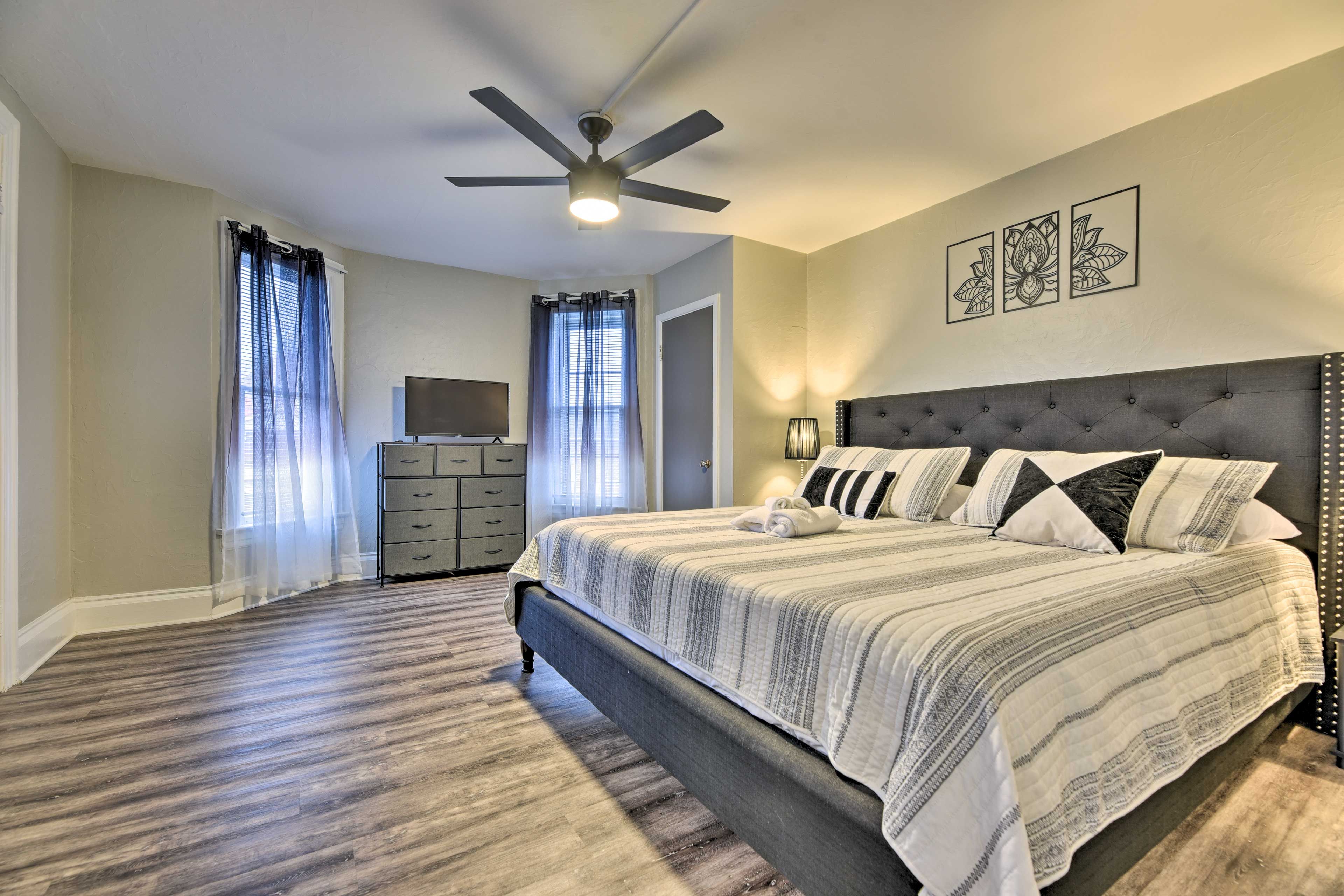 Bedroom 1 | King Bed