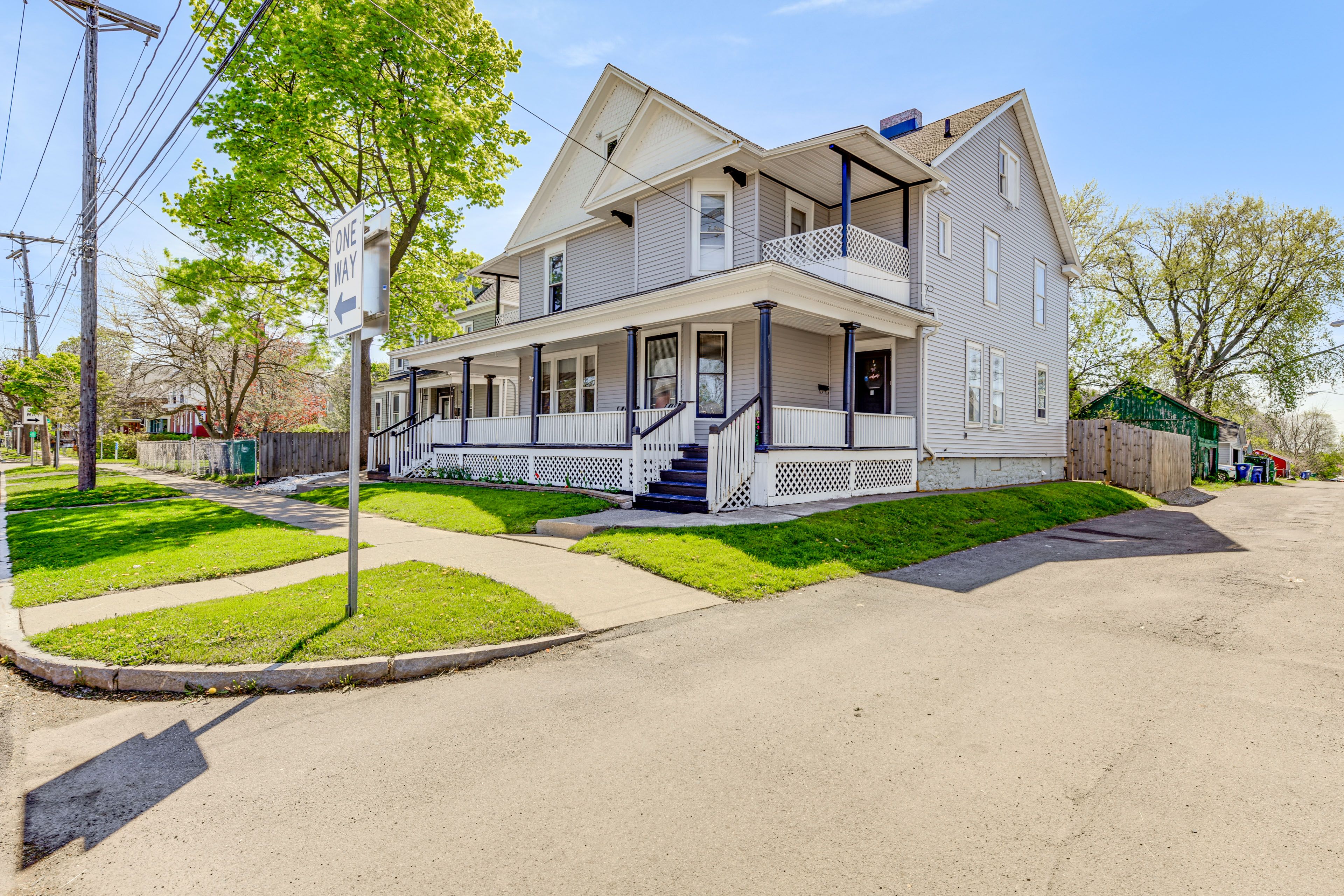 Niagara Falls Vacation Rental | 4BR | 1.5BA | 1,500 Sq Ft | Steps Required