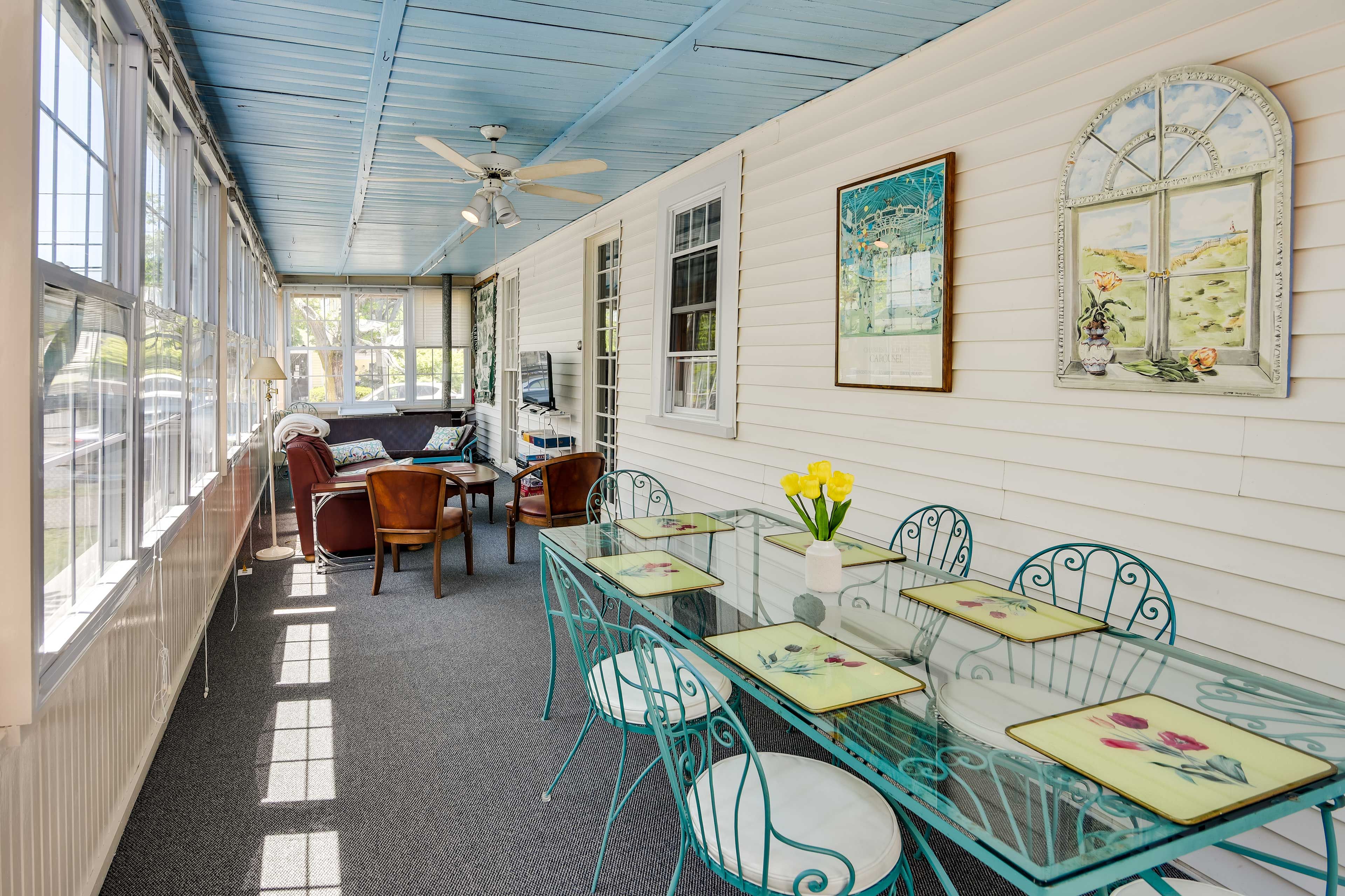Sunroom | Living & Dining Areas | Smart TV