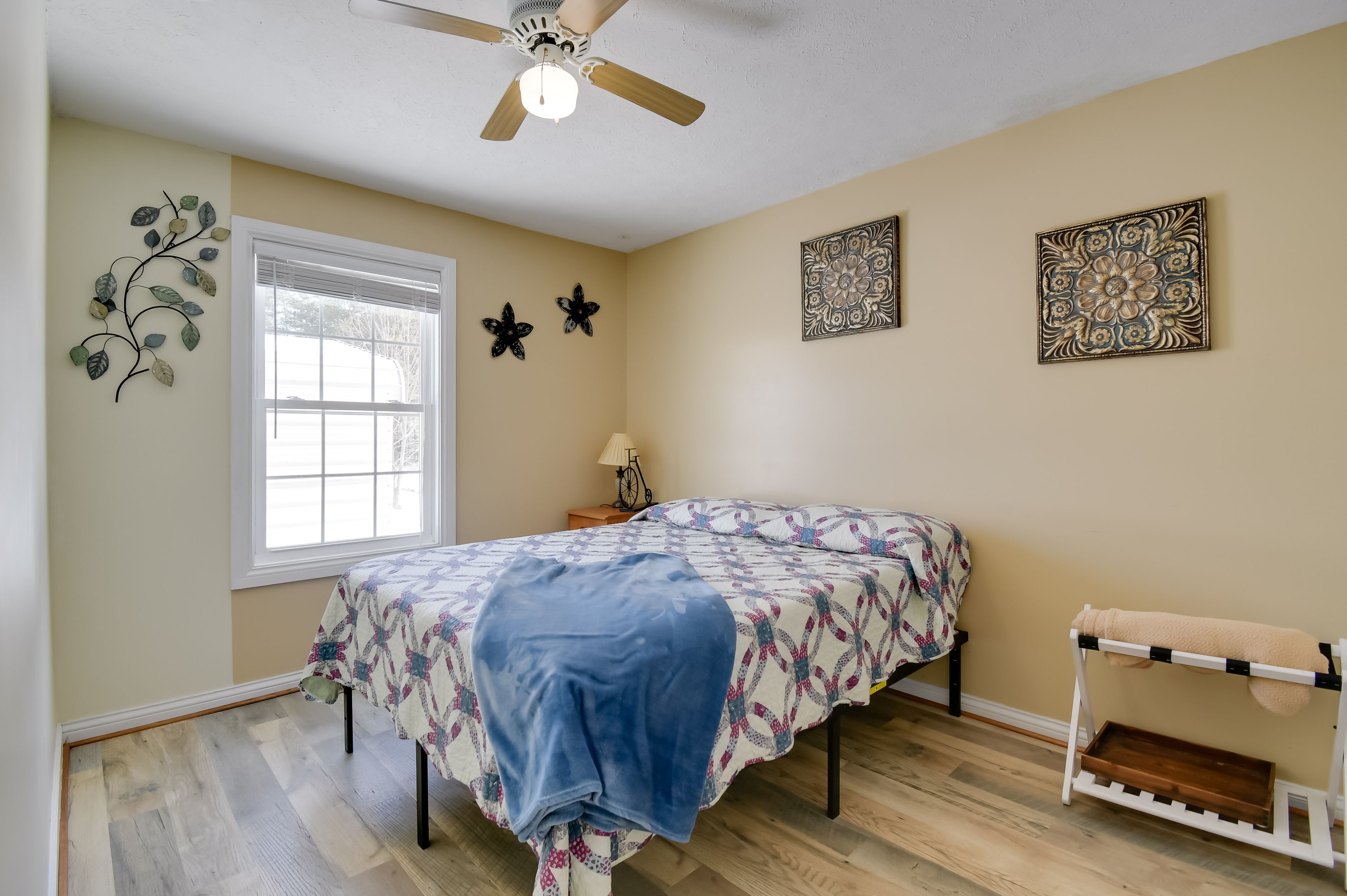 Bedroom 1 | Queen Bed