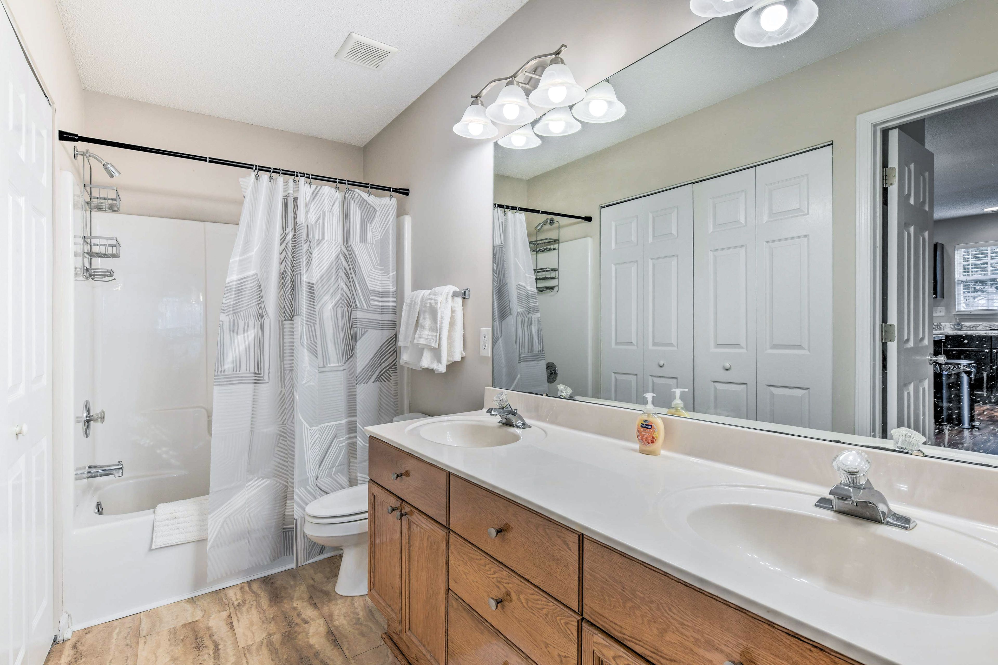 Full Bathroom | Washer & Dryer