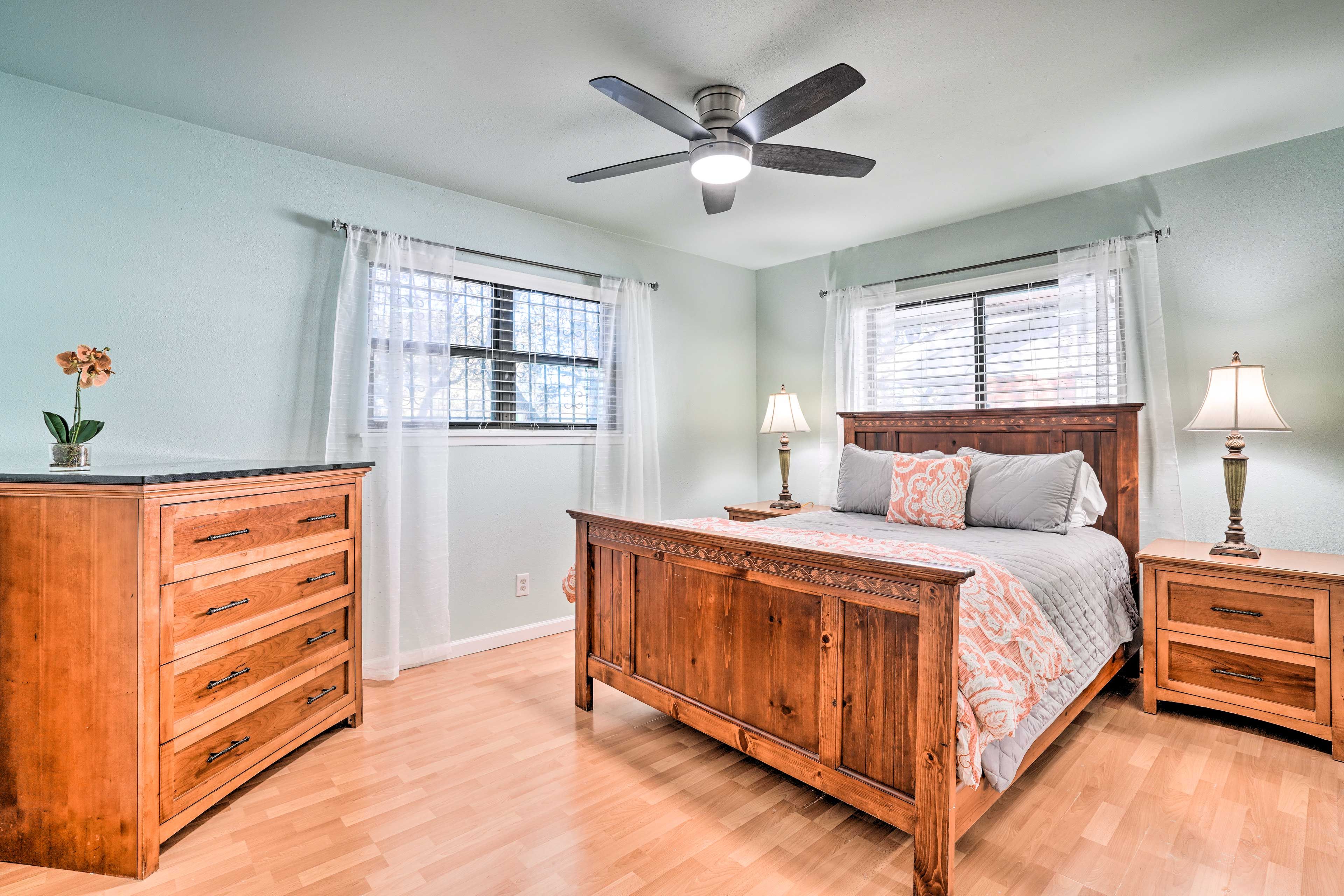 Bedroom 3 | Queen Bed