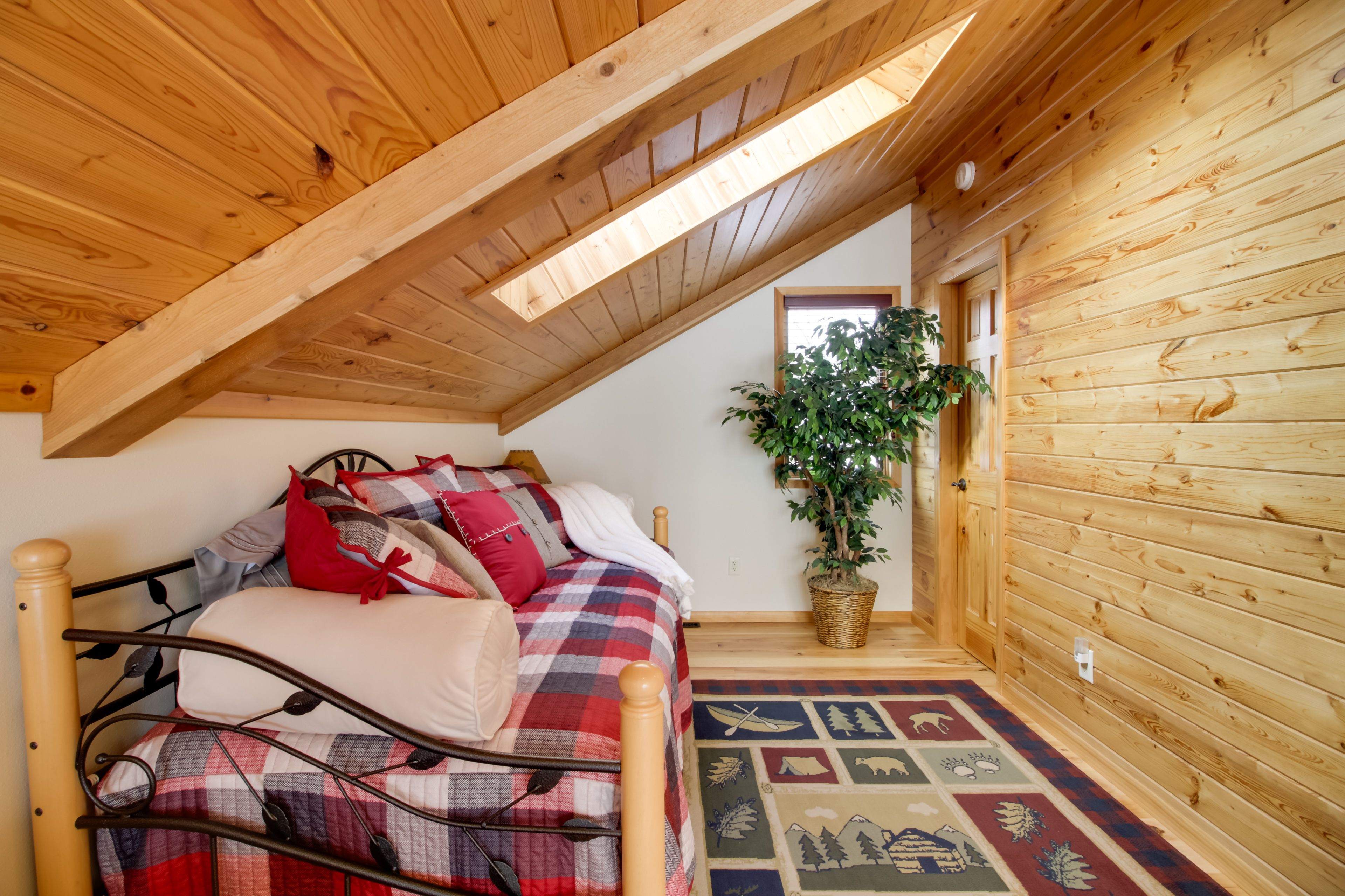 Bedroom 3 (Loft) | 2nd Floor | Twin Daybed w/ Twin Trundle | Walk-In Closet