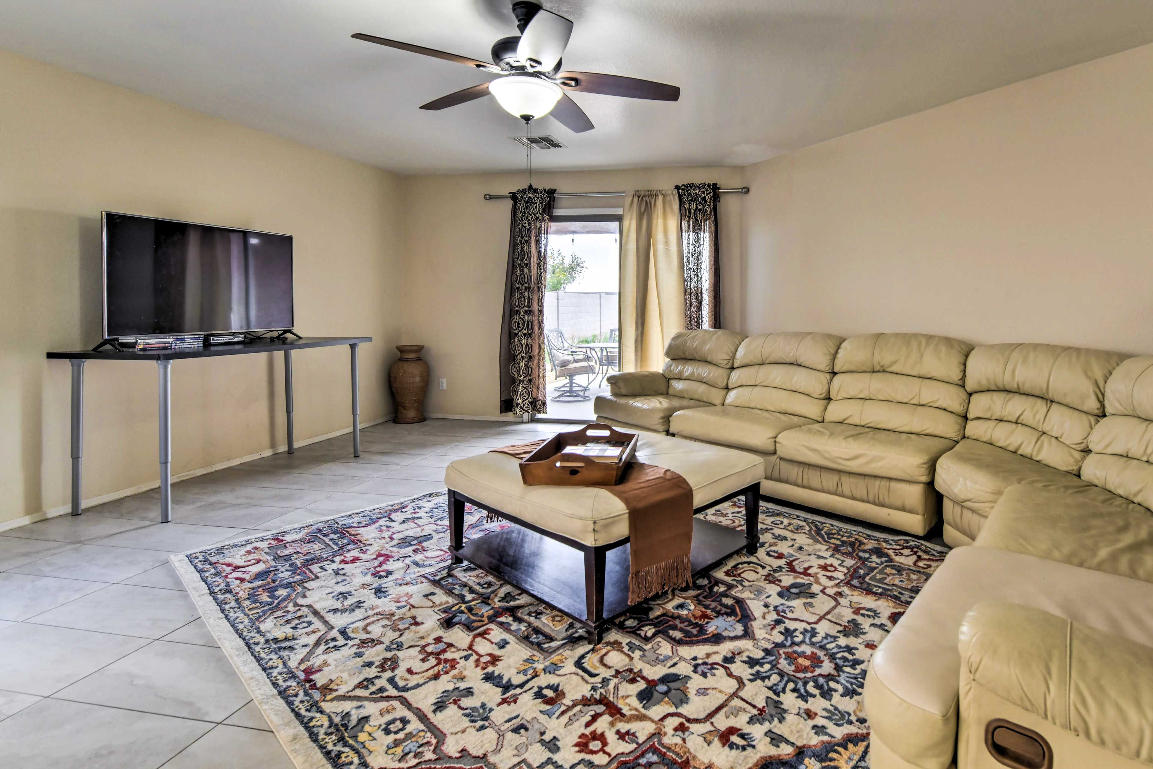 Living Room | Cable TV | Free WiFi