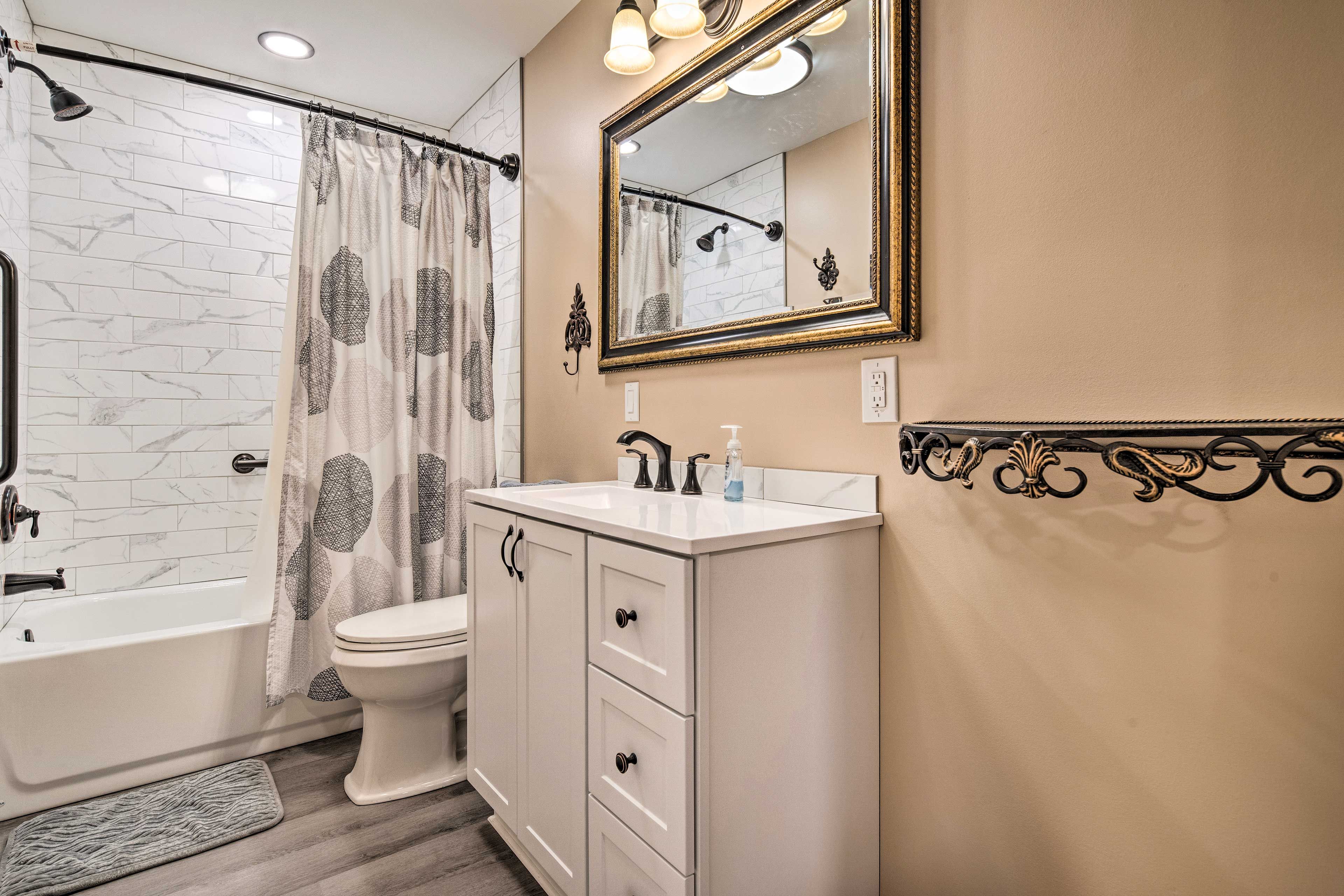 Full Bathroom | Complimentary Toiletries | Hair Dryer