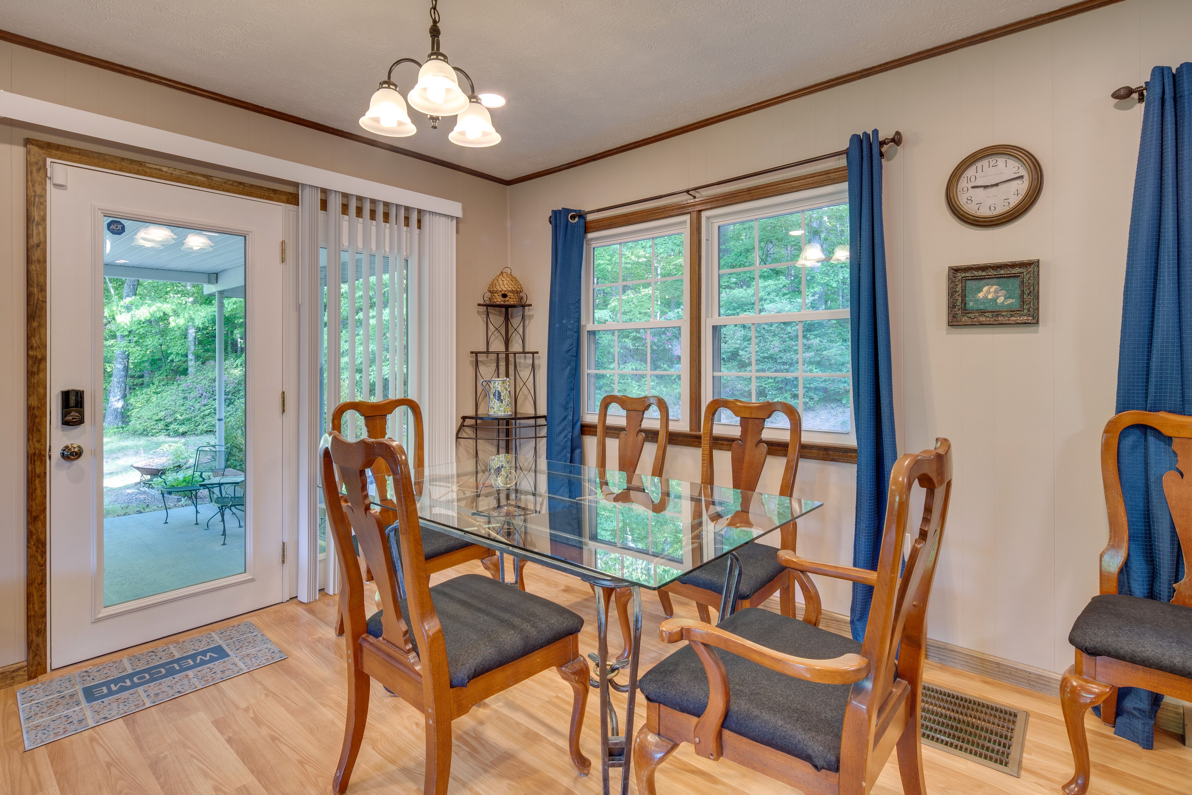 Dining Area | Dishware/Flatware | Trash Bags/Paper Towels