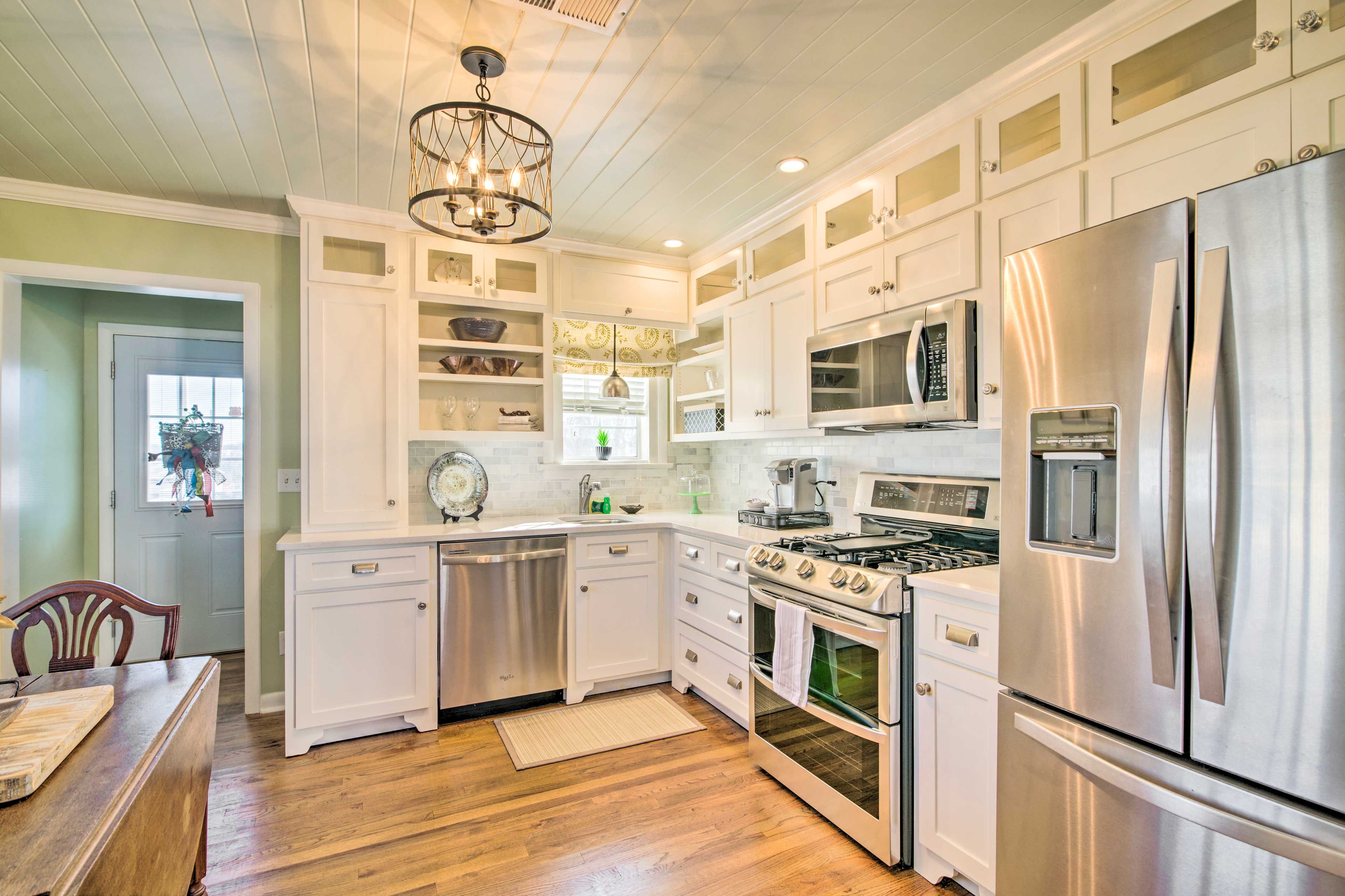Columbus Vacation Rental | 2BR | 1BA | 900 Sq Ft | Stairs Required