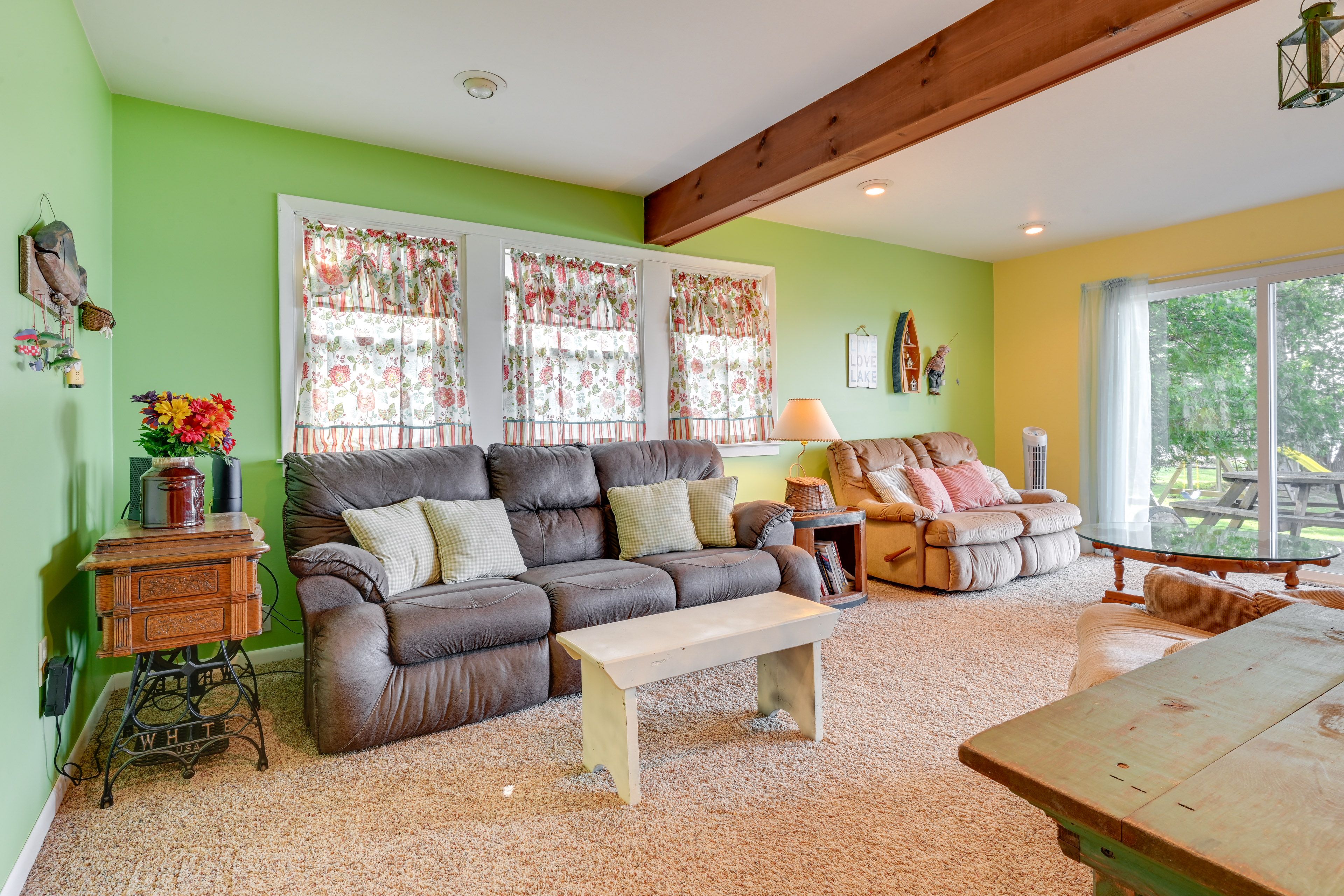 Living Room | Smart TV